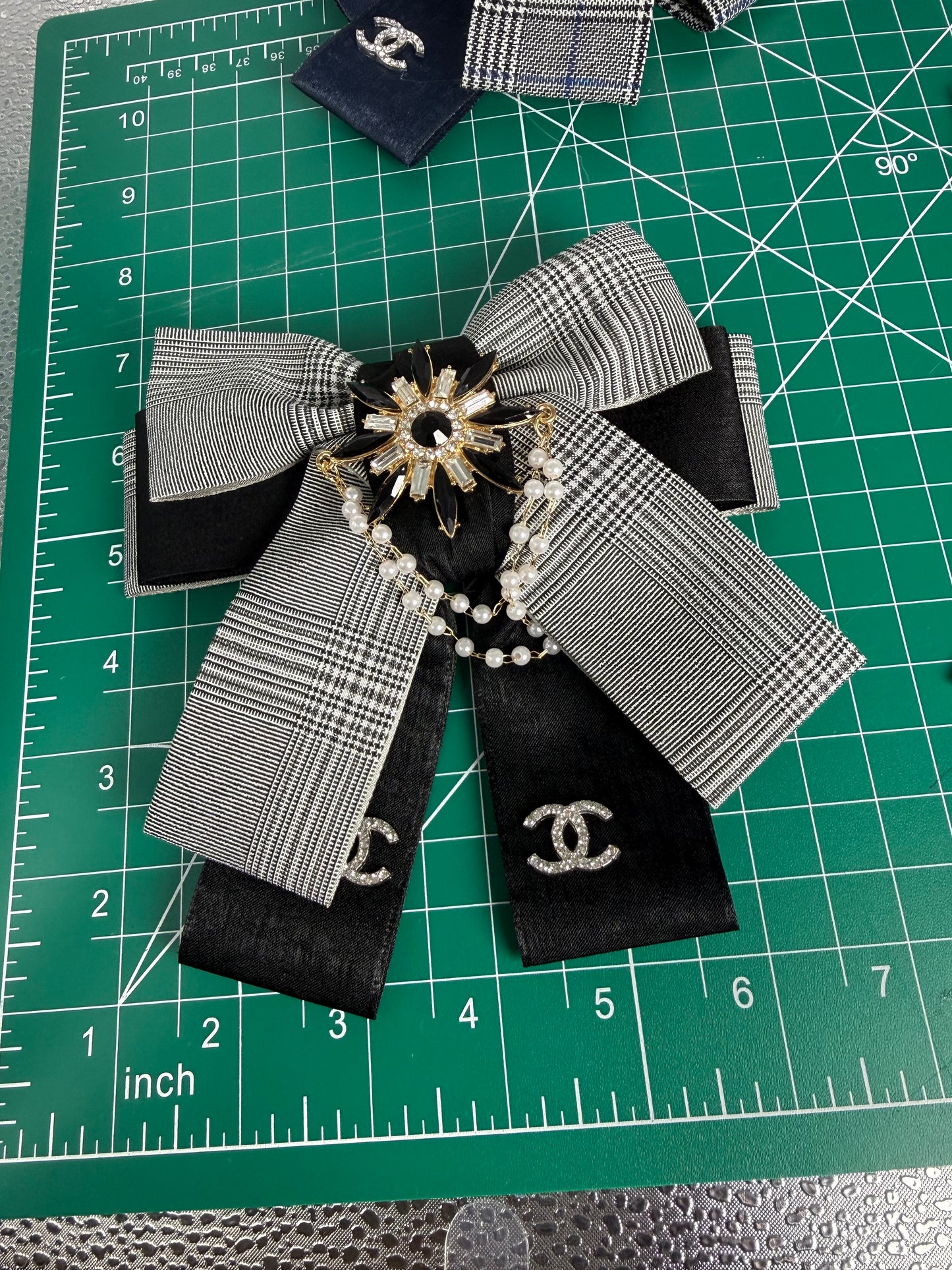 Bow brooches