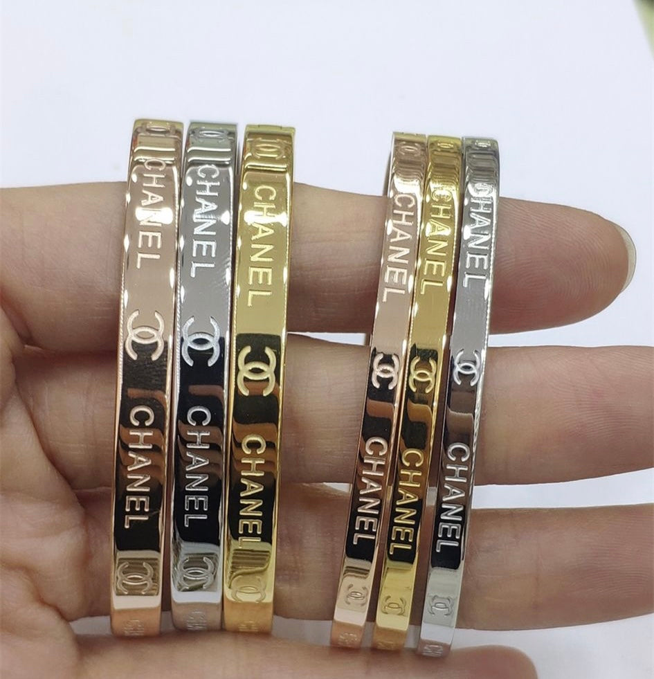 Luxury C bracelets set
