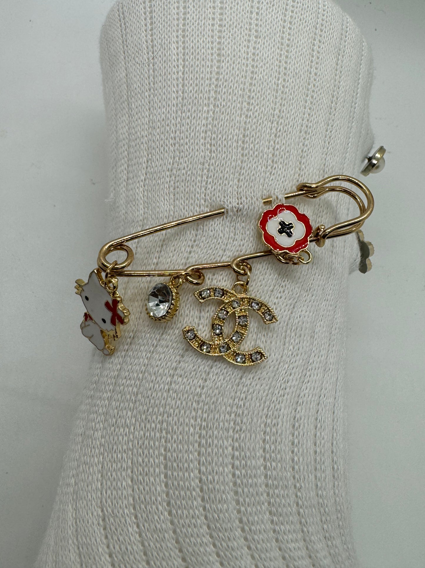 Junk socks PinS charm and socks