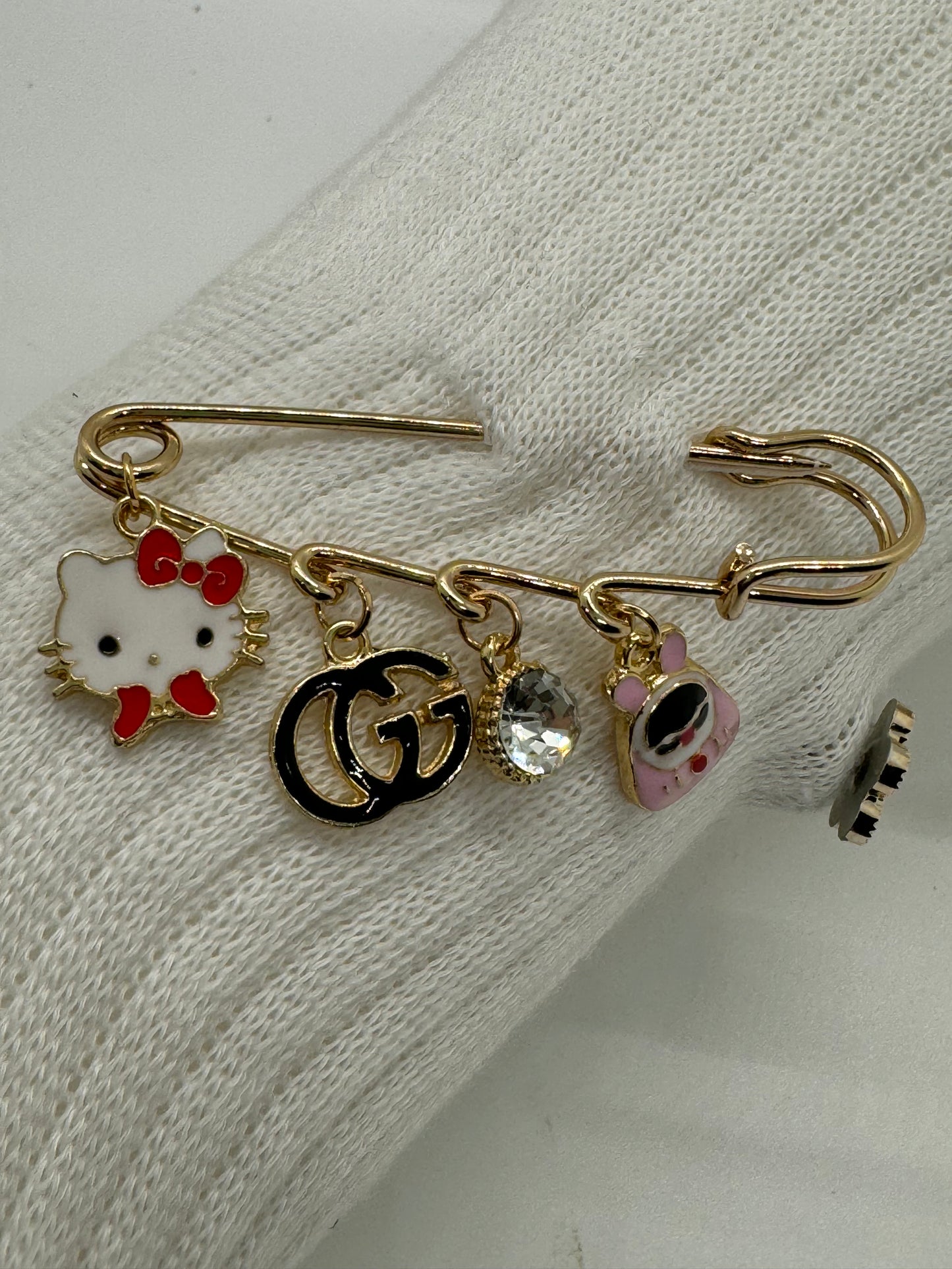 Junk socks PinS charm and socks