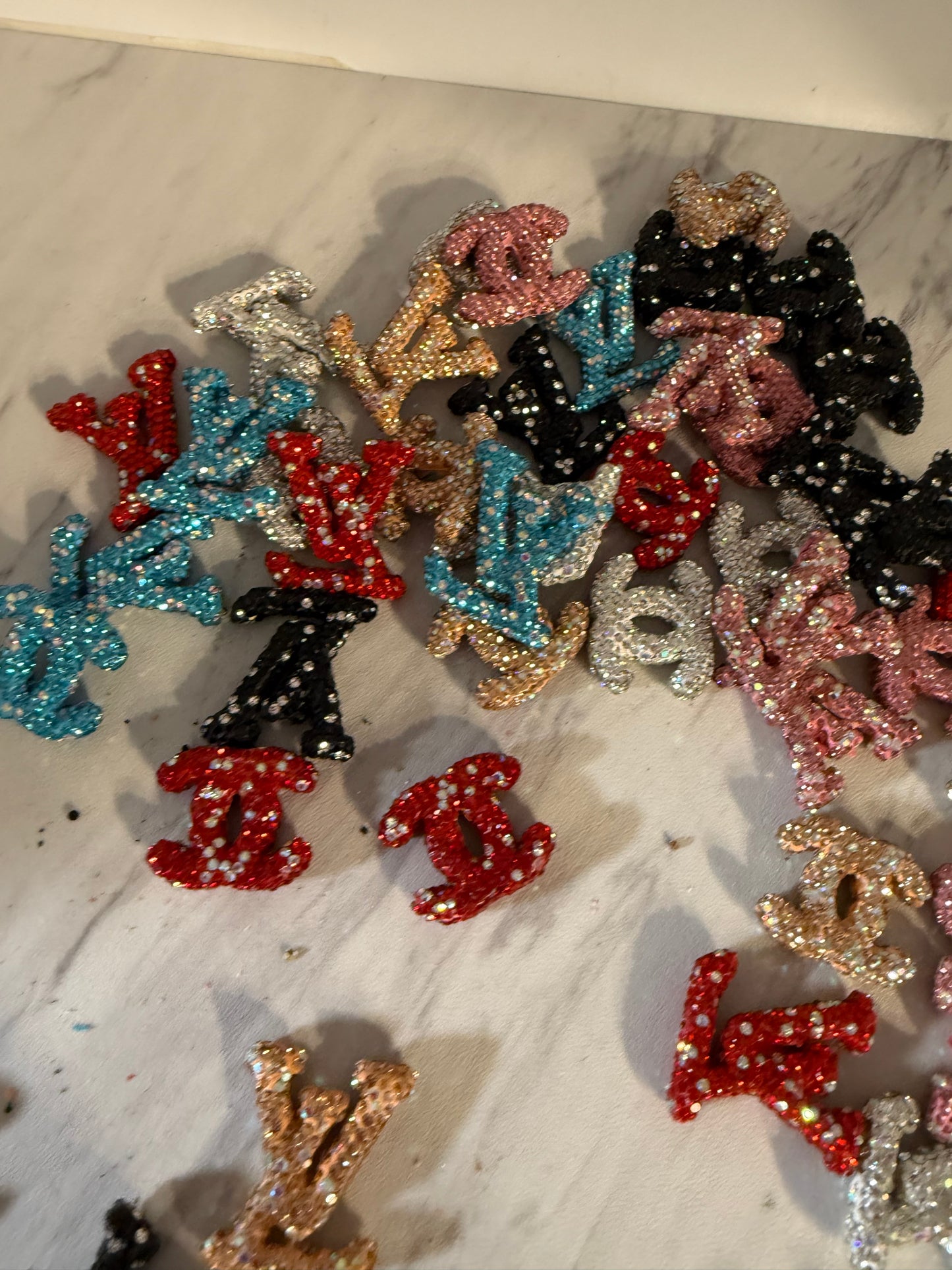 Luxury pen charms can be use for other things (it’s has holes in the middle) 10 pcs