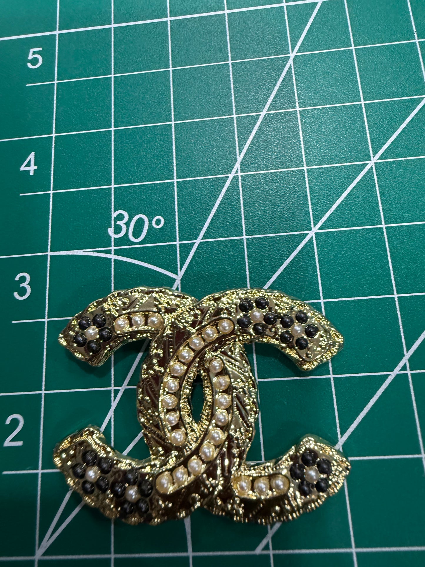 Luxury flat back charms L
