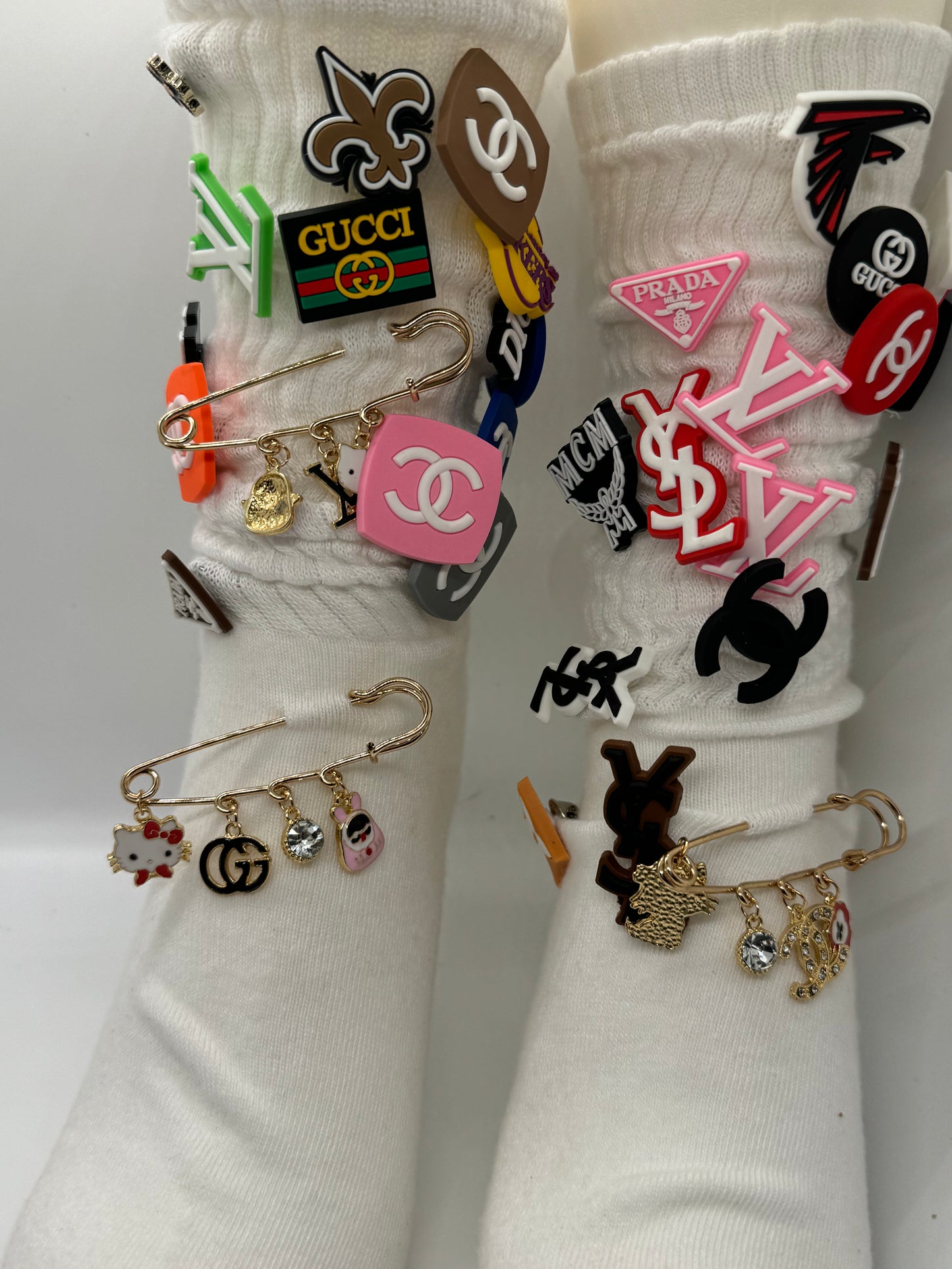 Junk socks PinS charm and socks