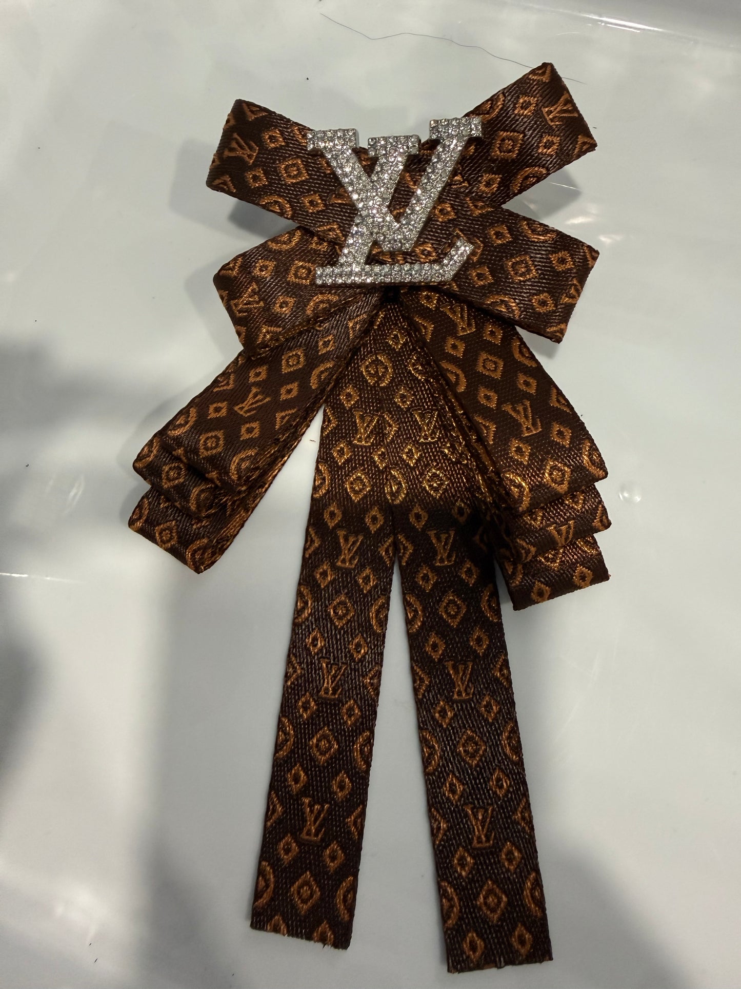 Luxury bows with pin in the back