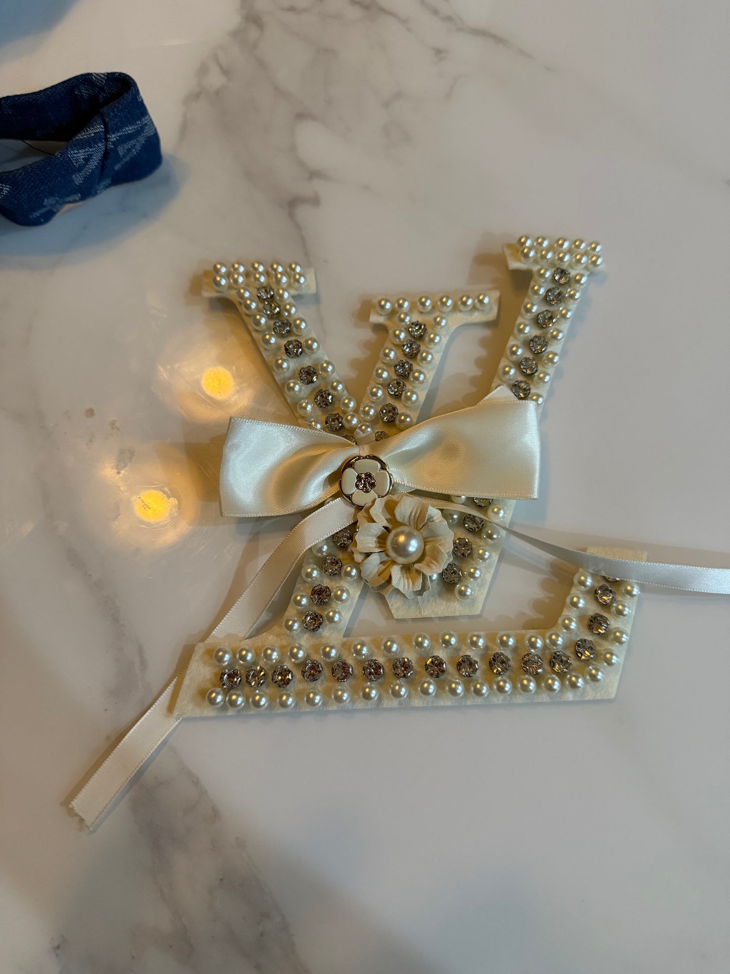Luxury bows with pin in the back