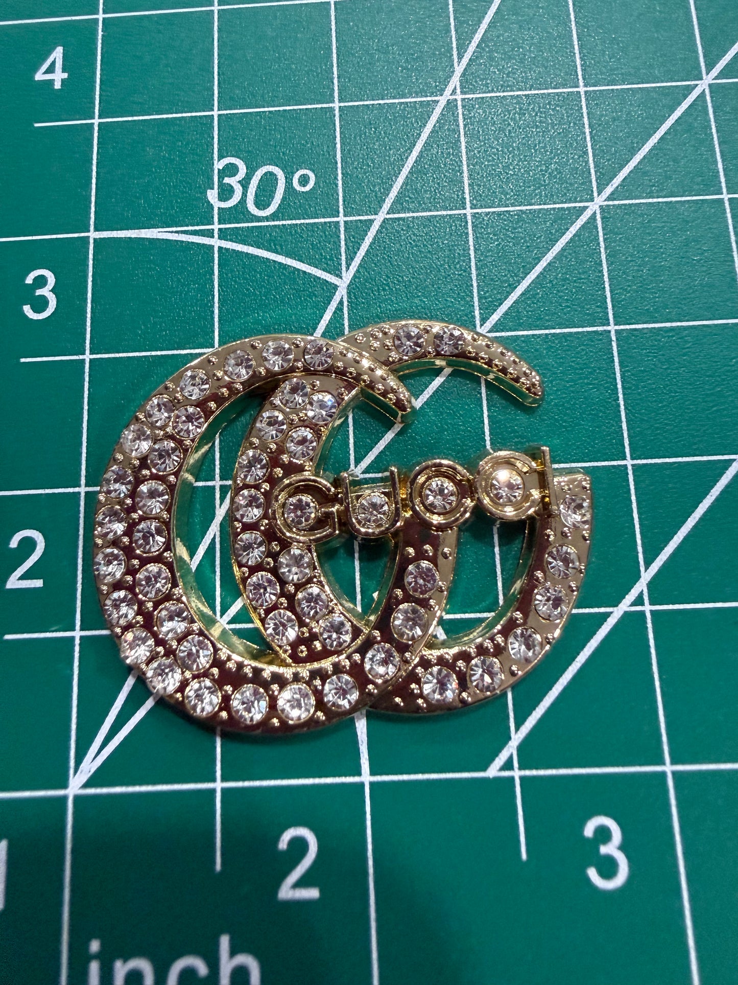 Luxury flat back charms Gu