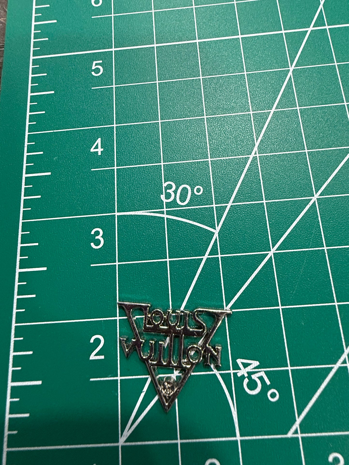 Luxury flat back charms L