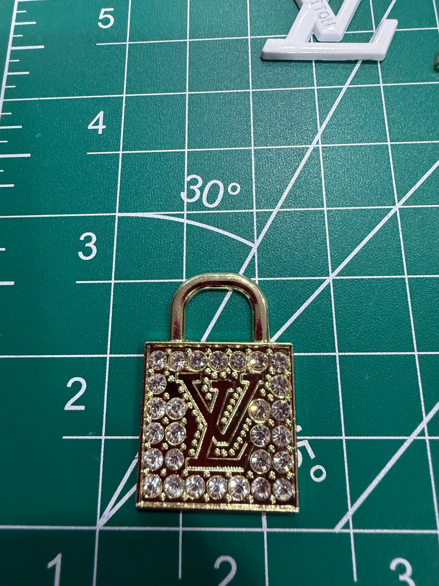 Luxury flat back charms L