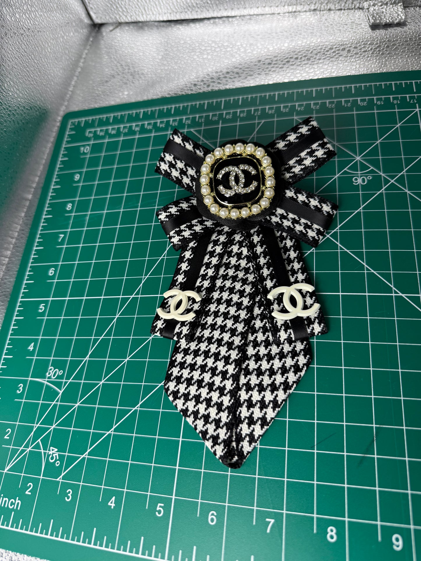 Luxury bows with pin in the back