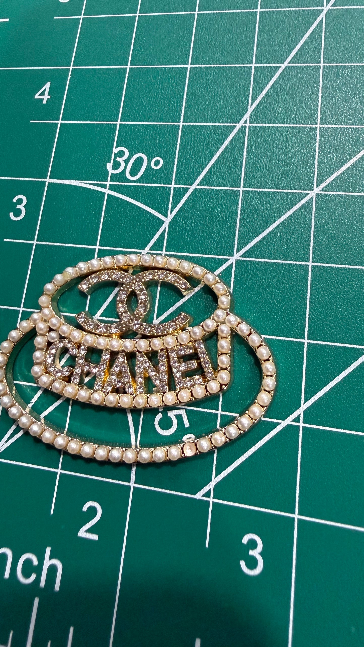 Luxury flat back charms C 3