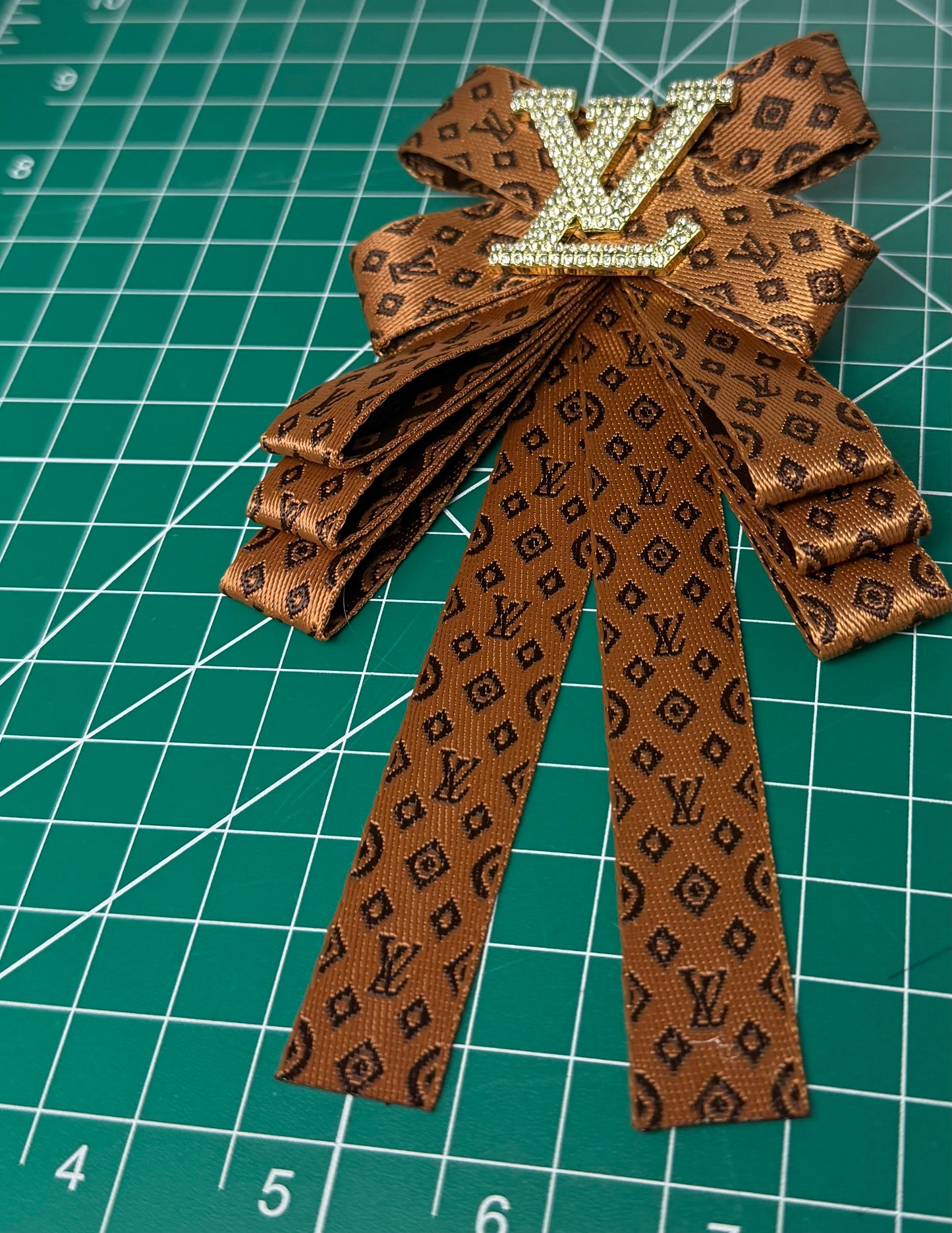 Luxury bows with pin in the back