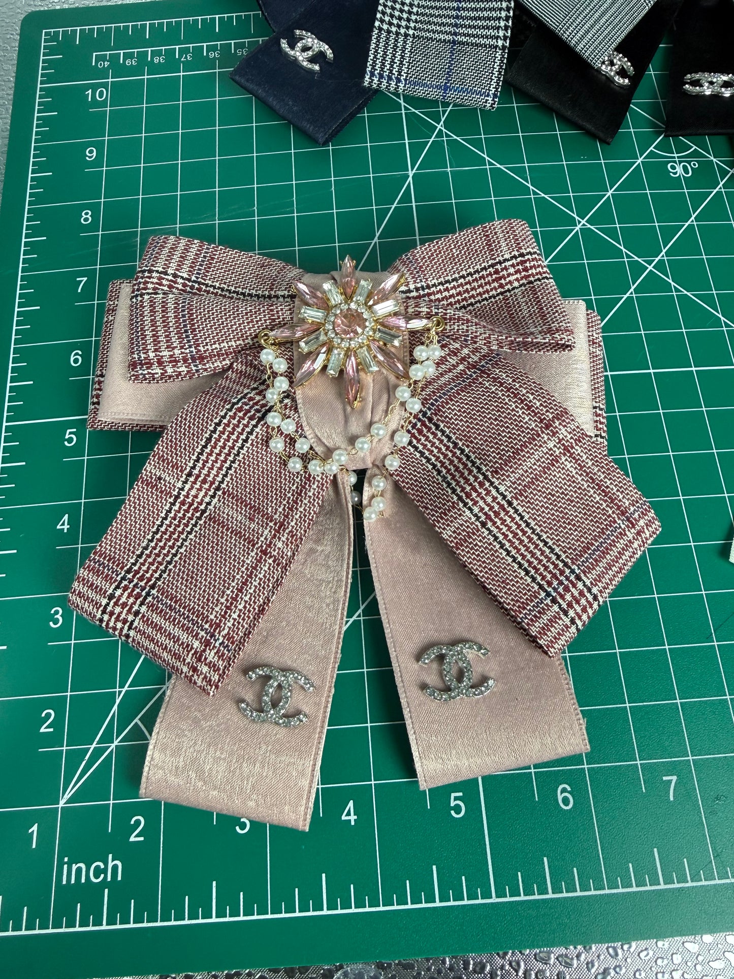 Bow brooches