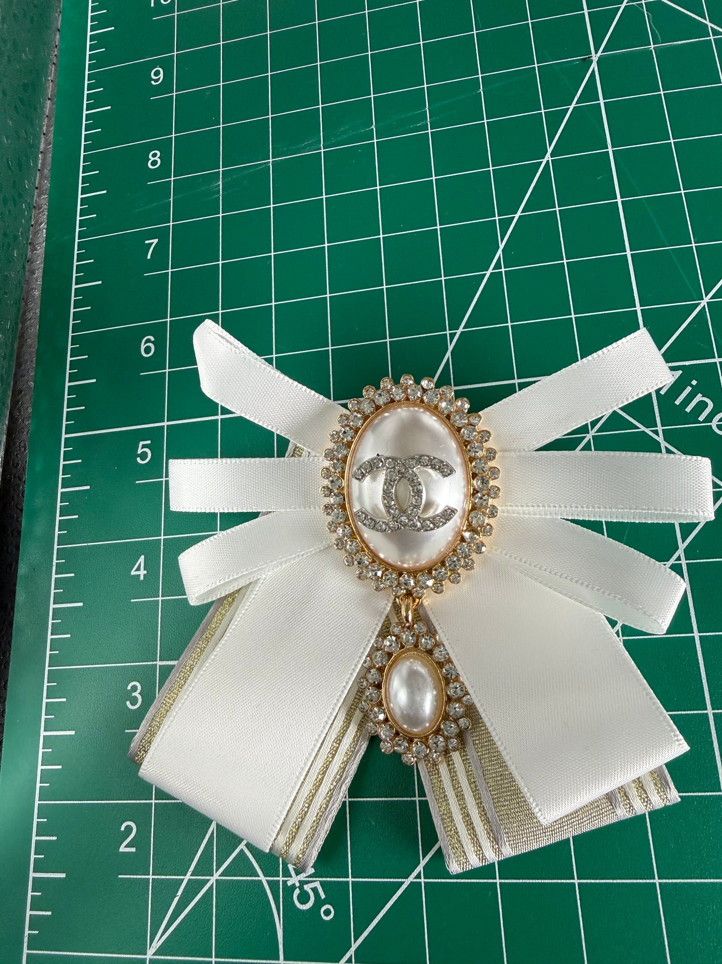 Luxury bows with pin in the back