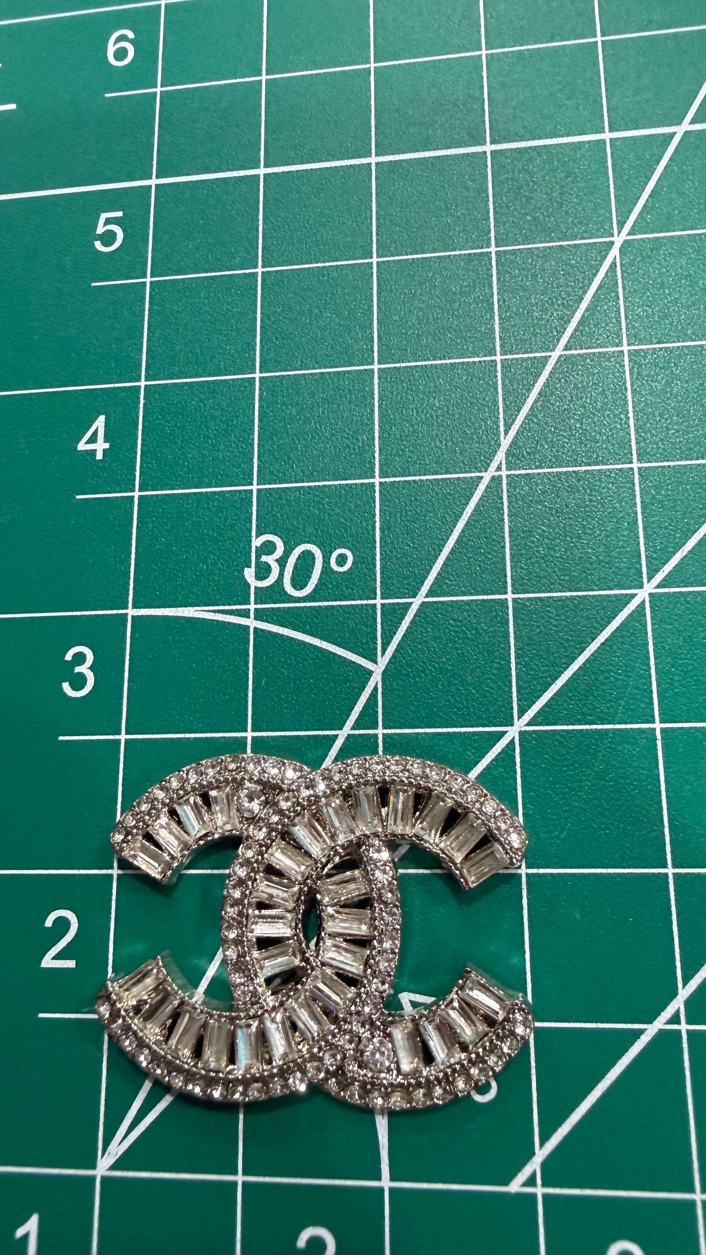 Luxury flat back charms C 3