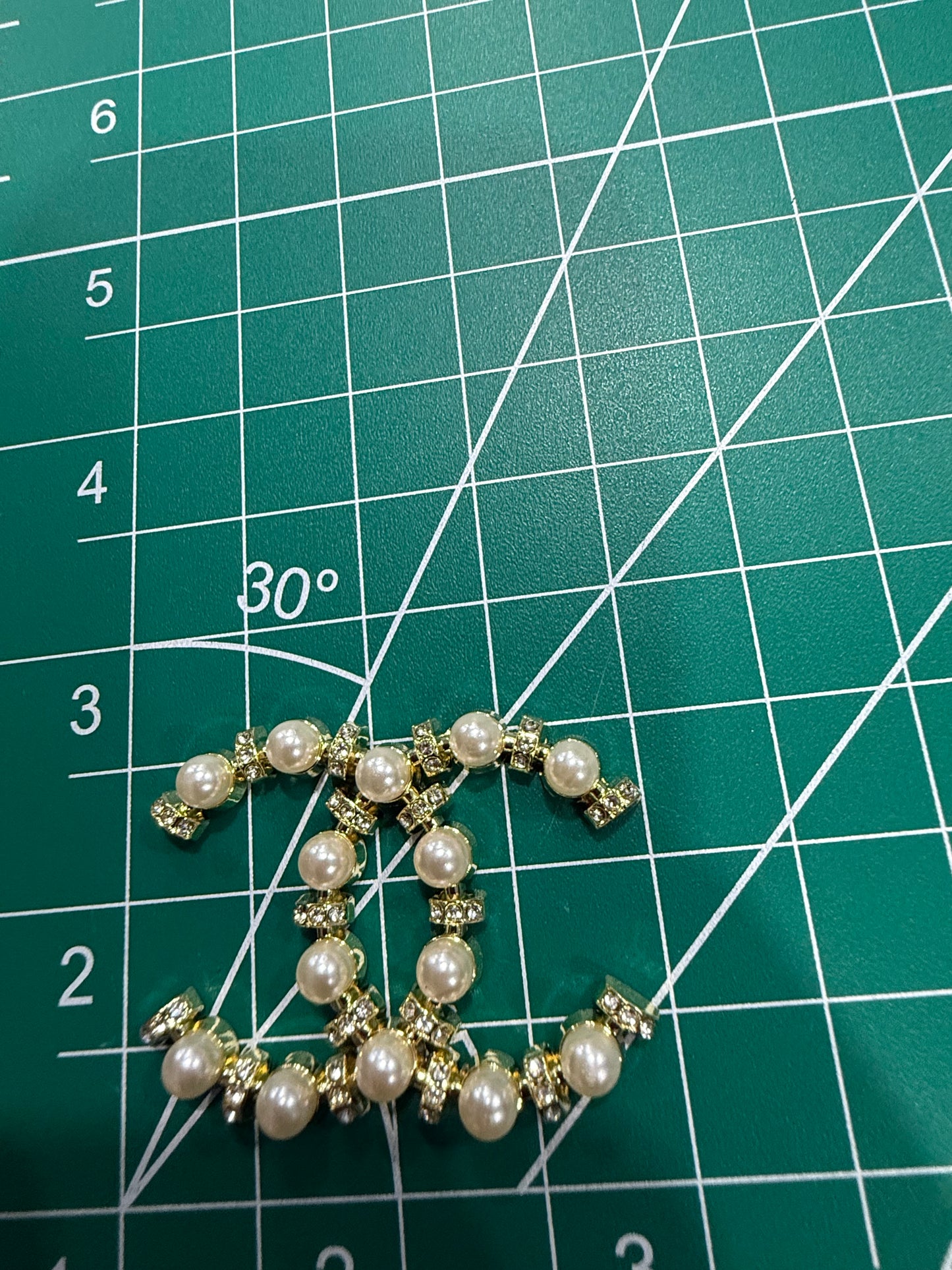 Luxury flat back charms C 3
