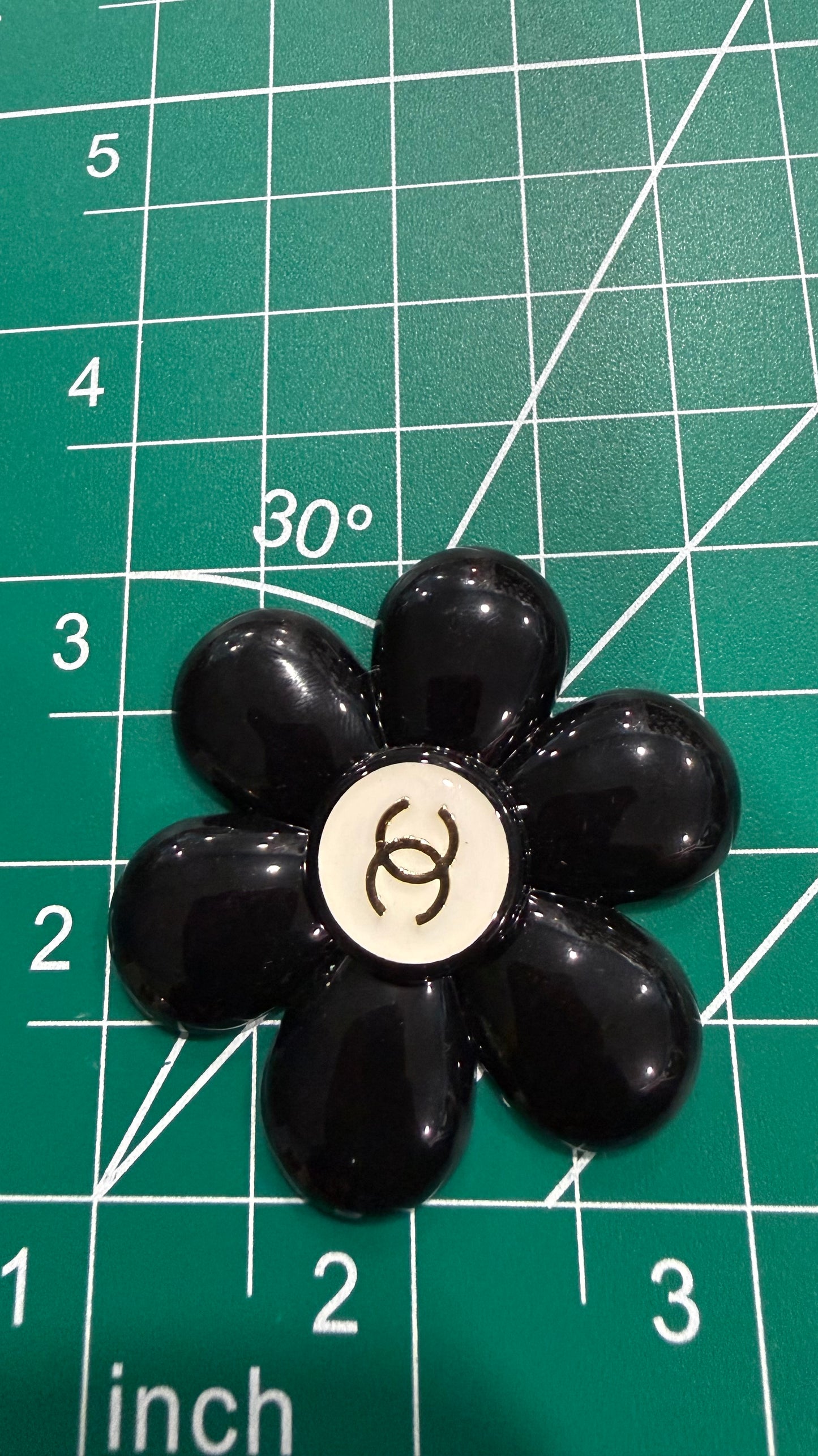 Luxury flat back charms C 3