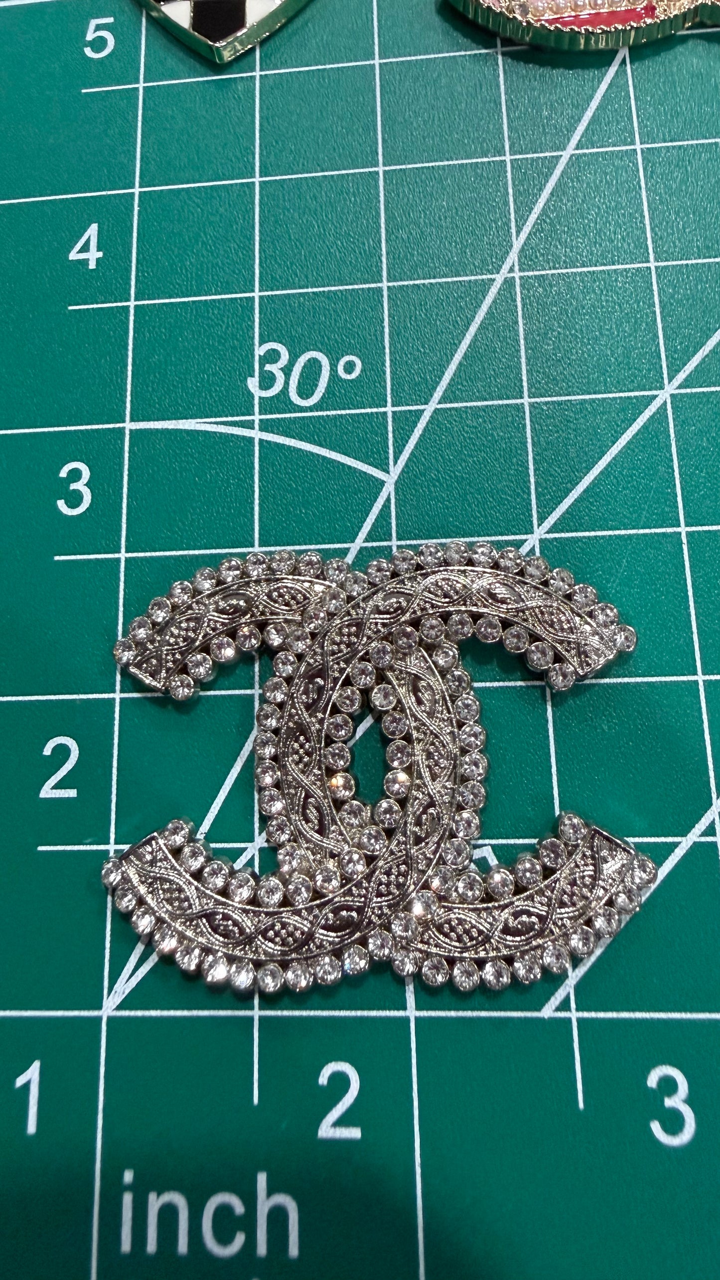 Luxury flat back charms C 3