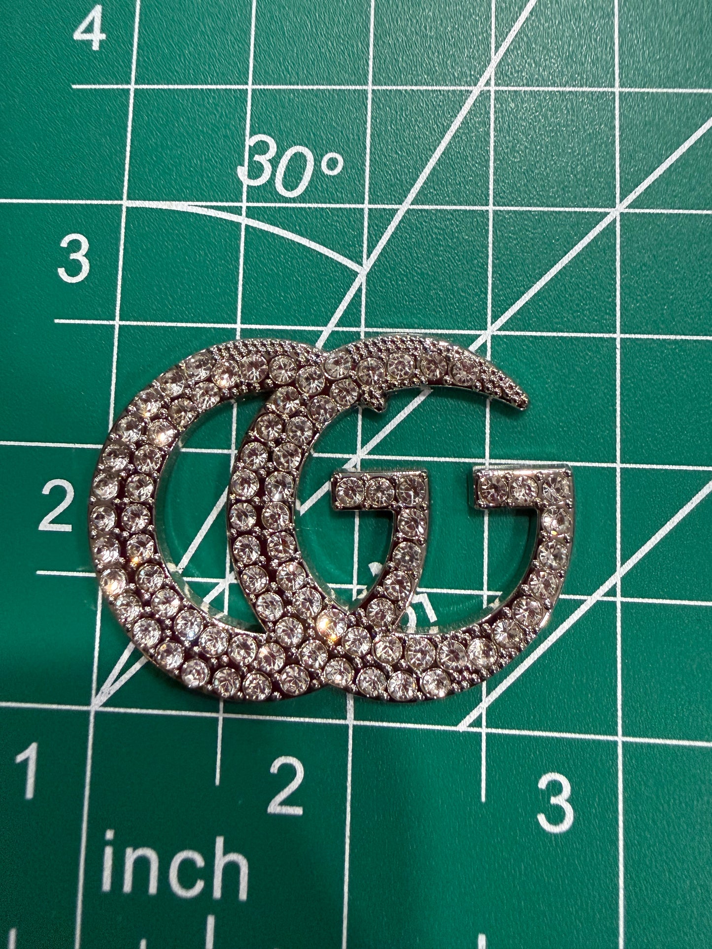 Luxury flat back charms Gu