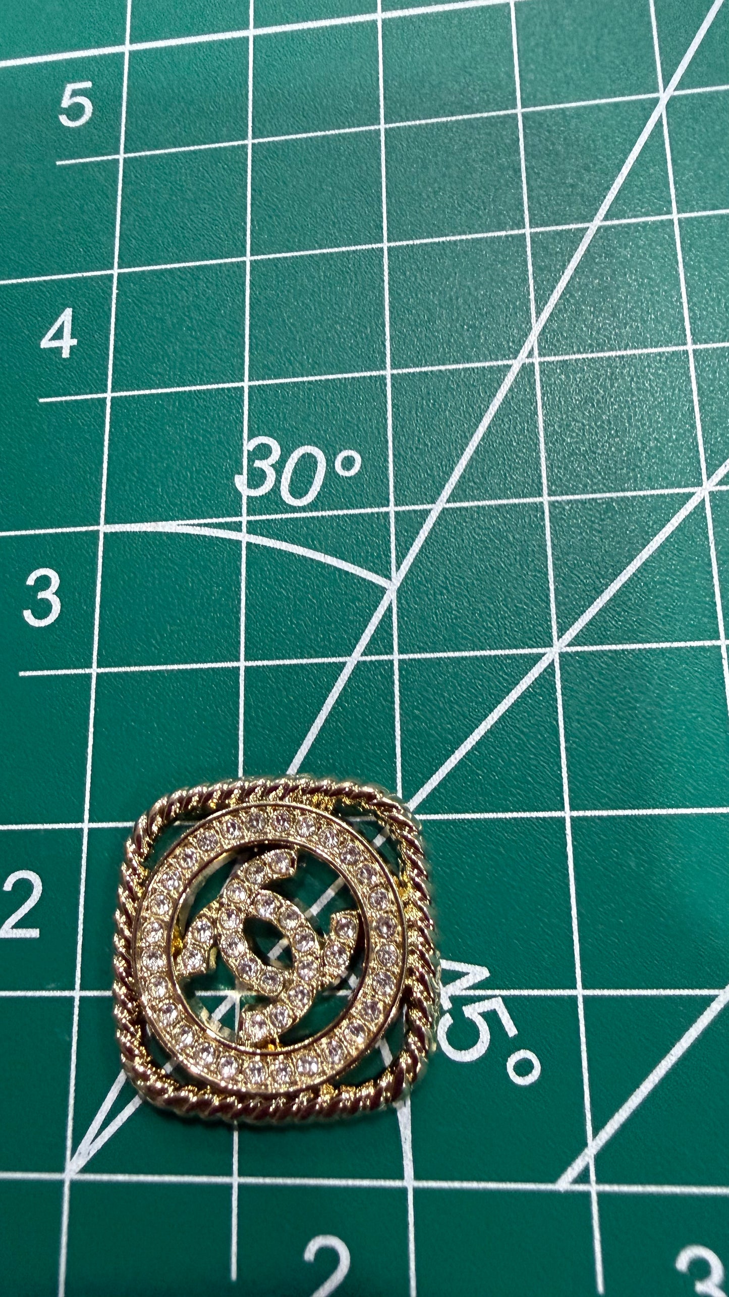 Luxury flat back charms C 3