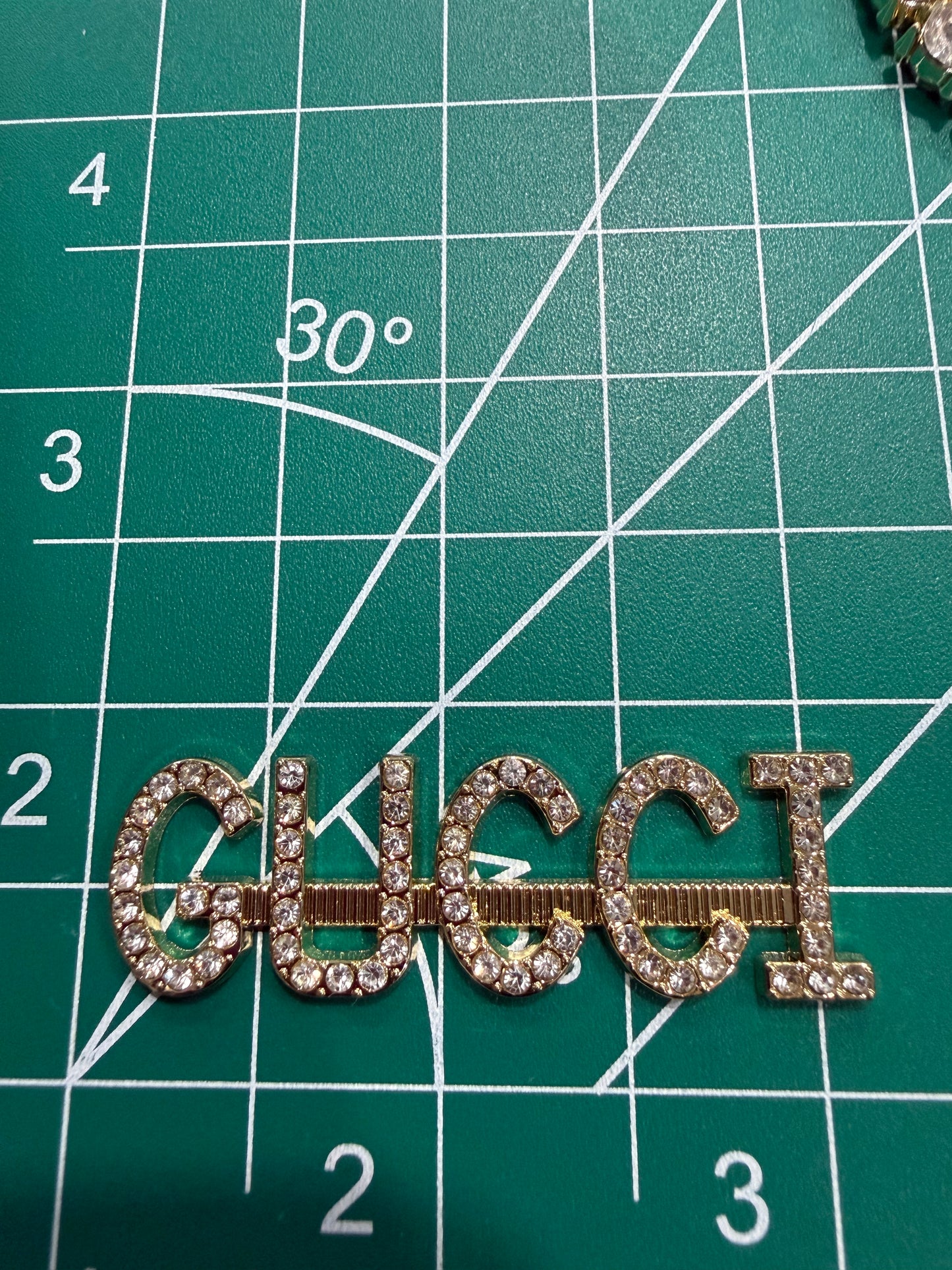 Luxury flat back charms Gu