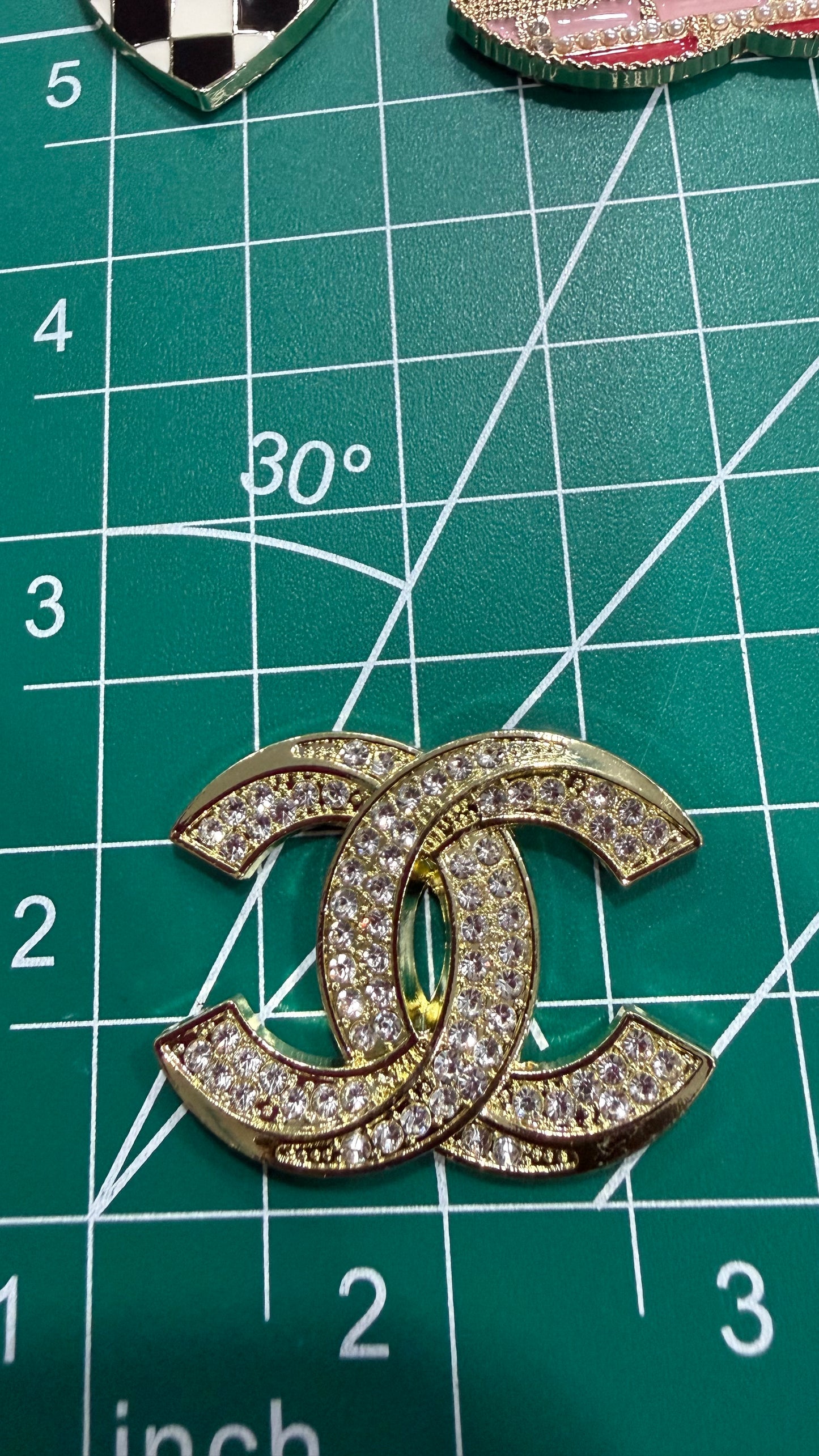Luxury flat back charms C 3
