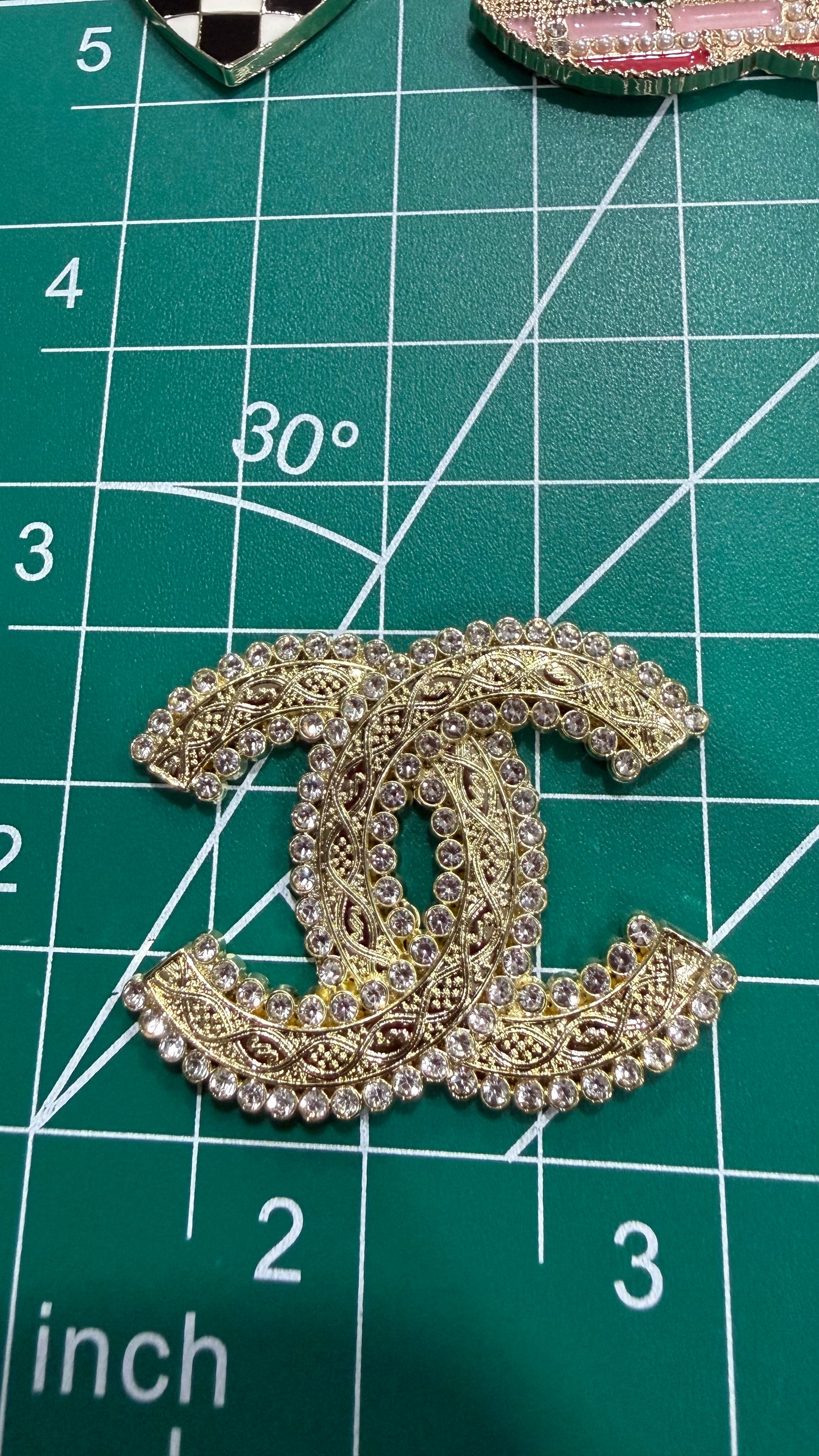 Luxury flat back charms C 3
