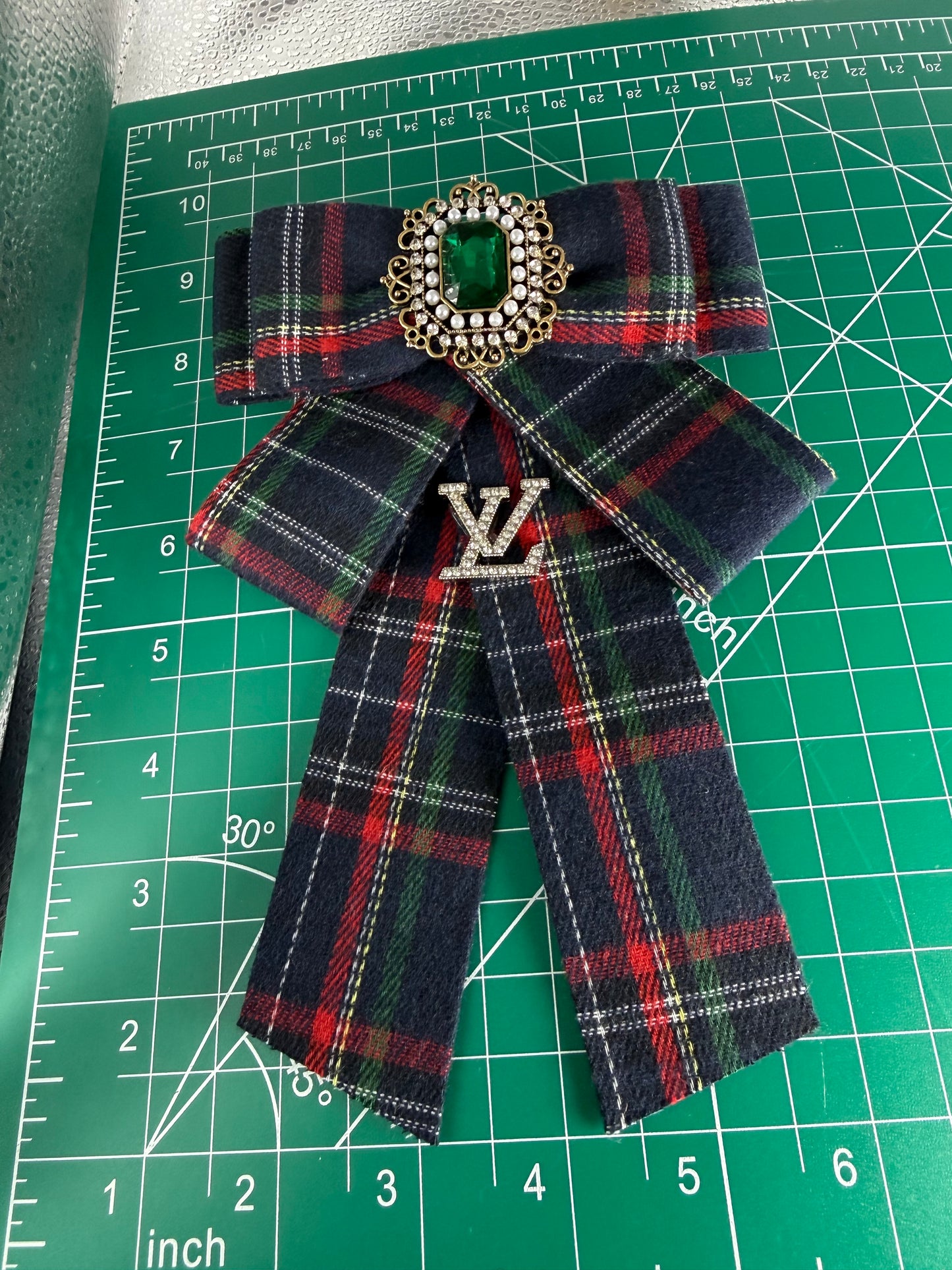 Luxury bows with pin in the back