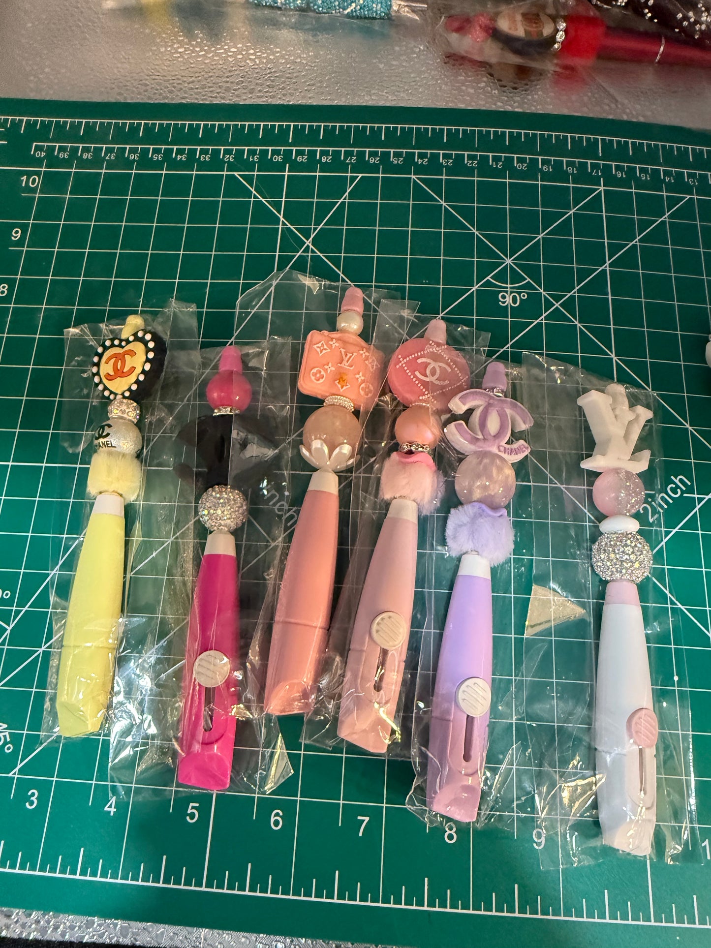 Box cuters badge Pens sets