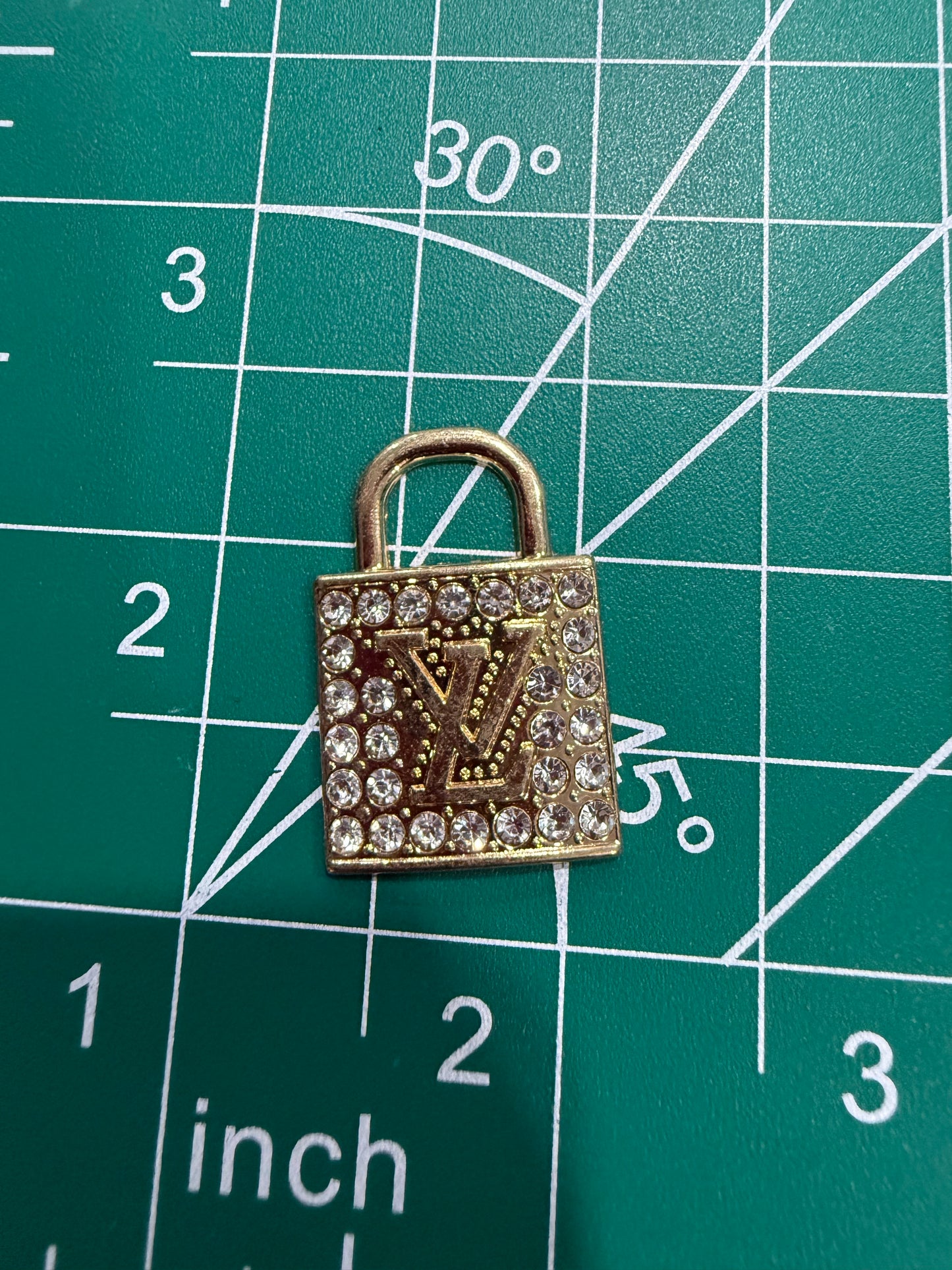 Luxury flat back charms L