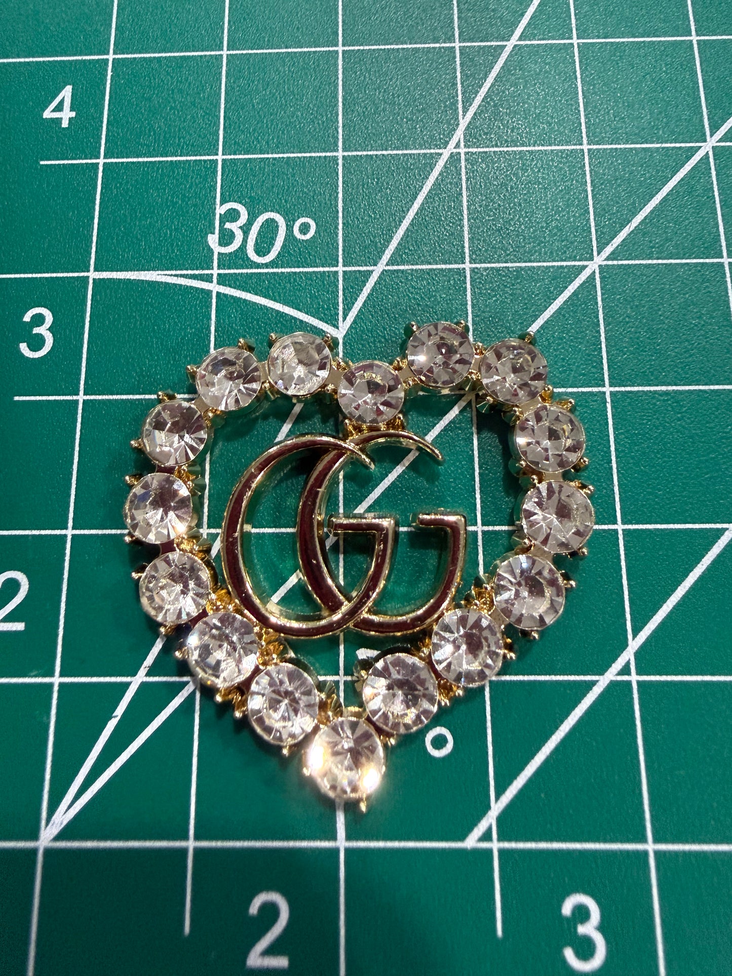Luxury flat back charms Gu