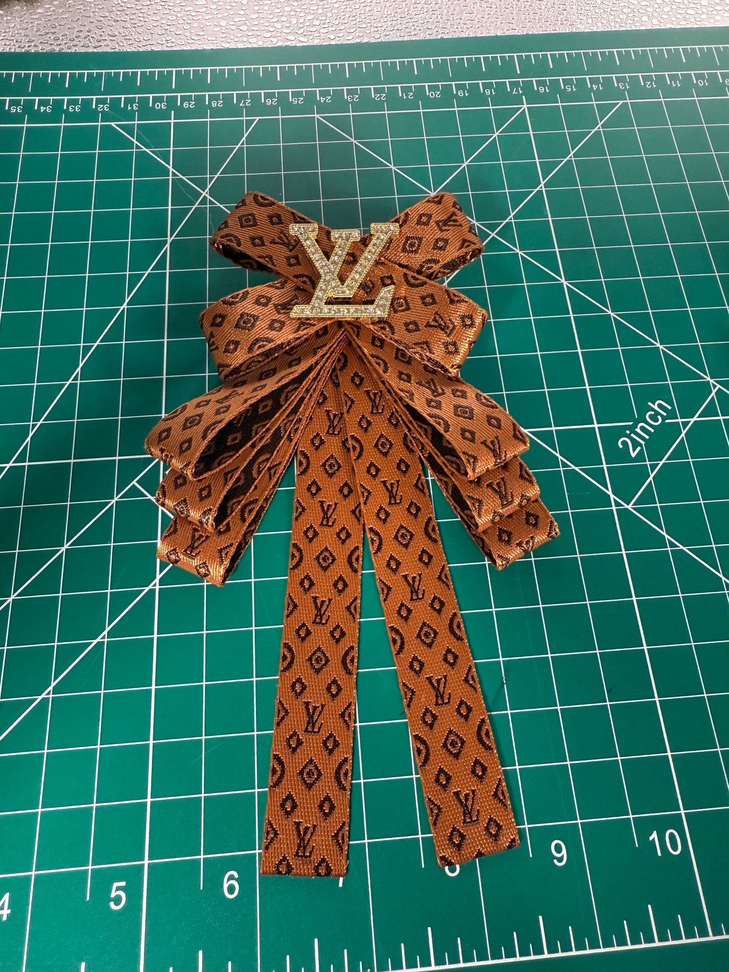Luxury bows with pin in the back