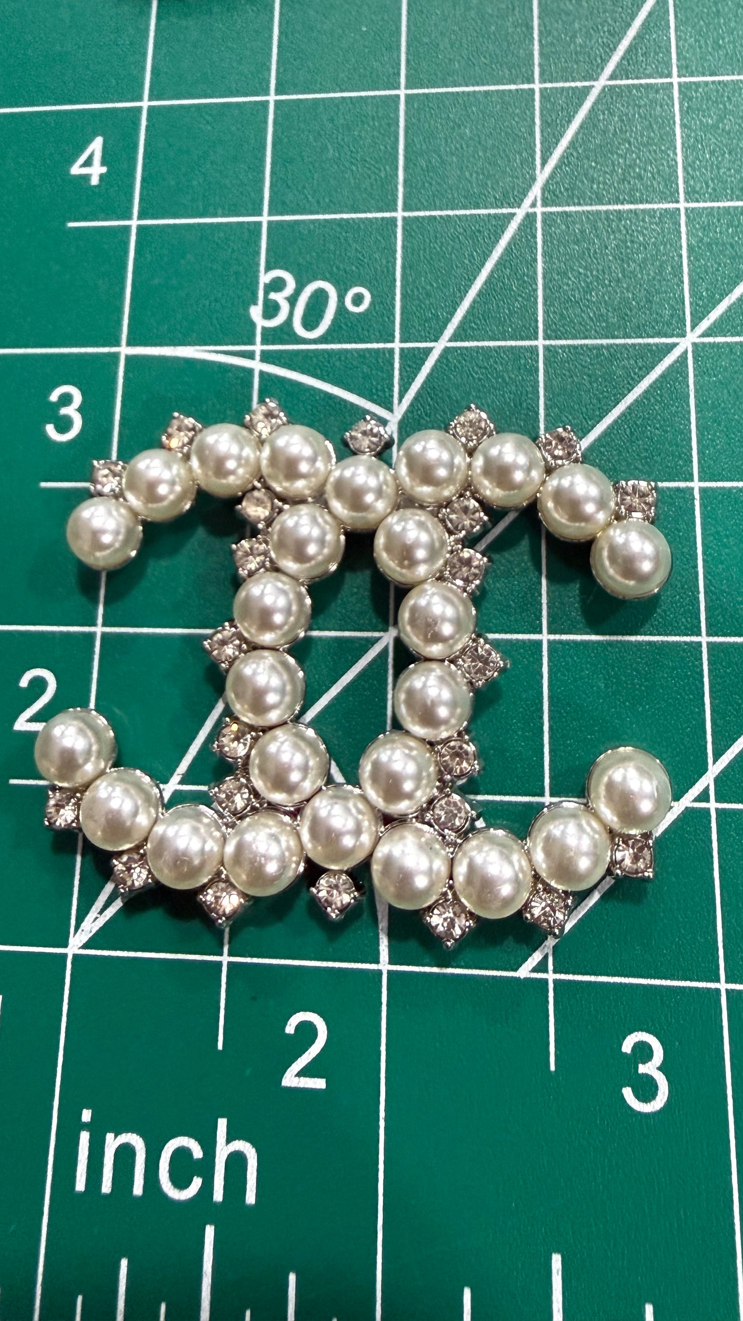 Luxury flat back charms C 3