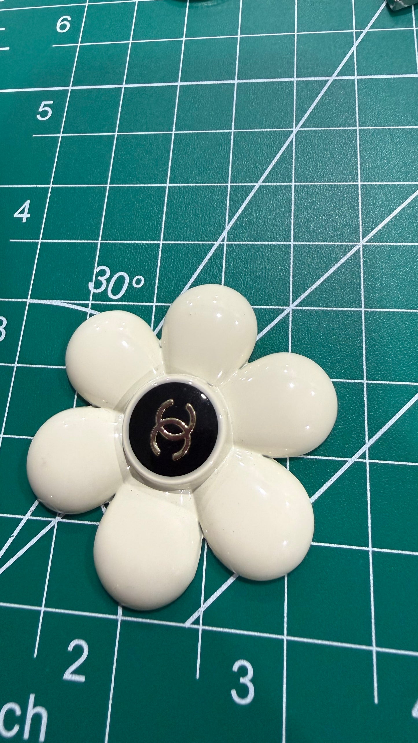 Luxury flat back charms C 3