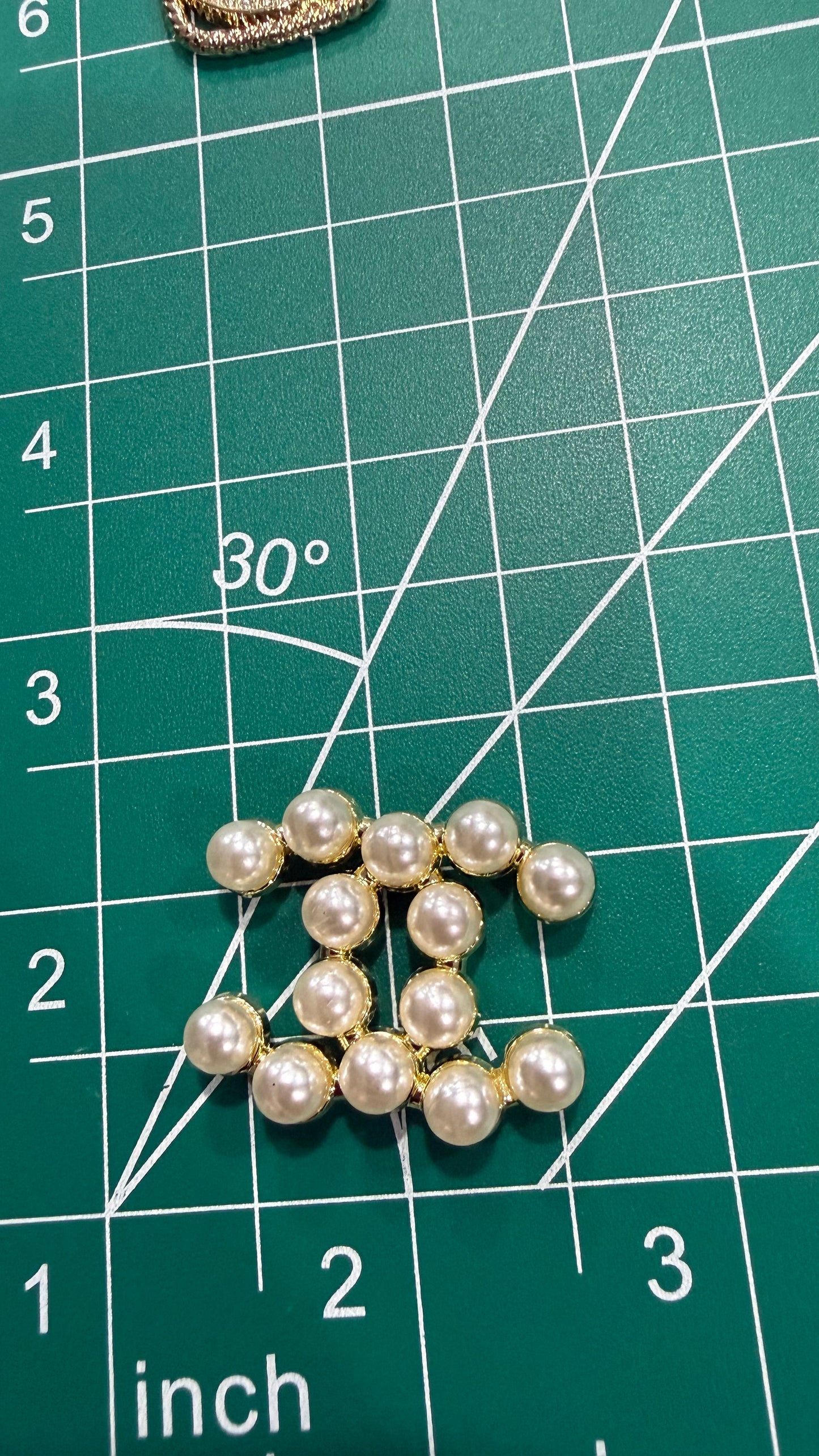 Luxury flat back charms C 3