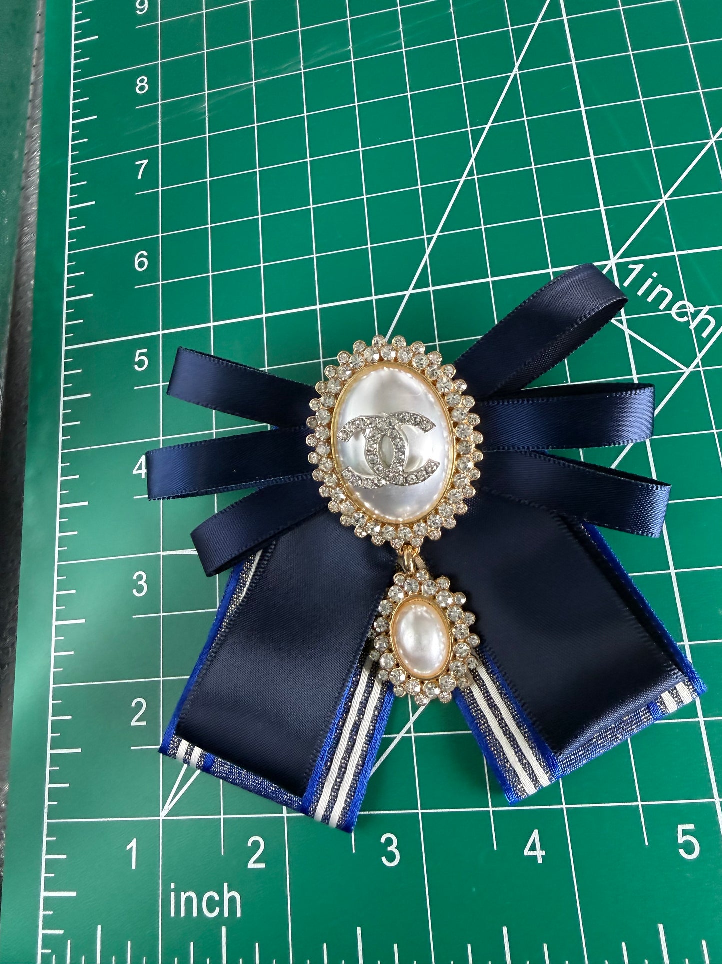 Luxury bows with pin in the back