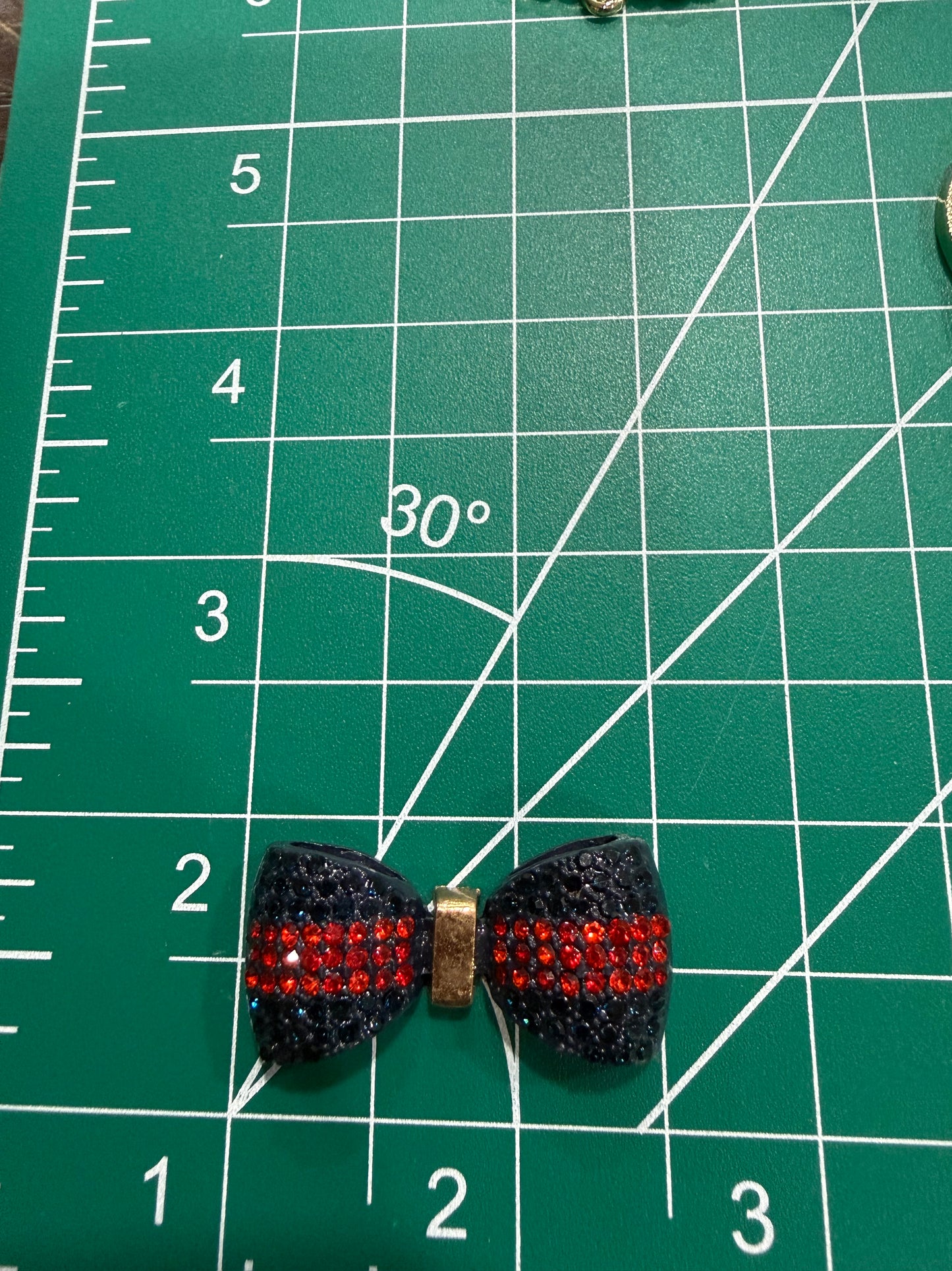 Luxury flat back charms Gu