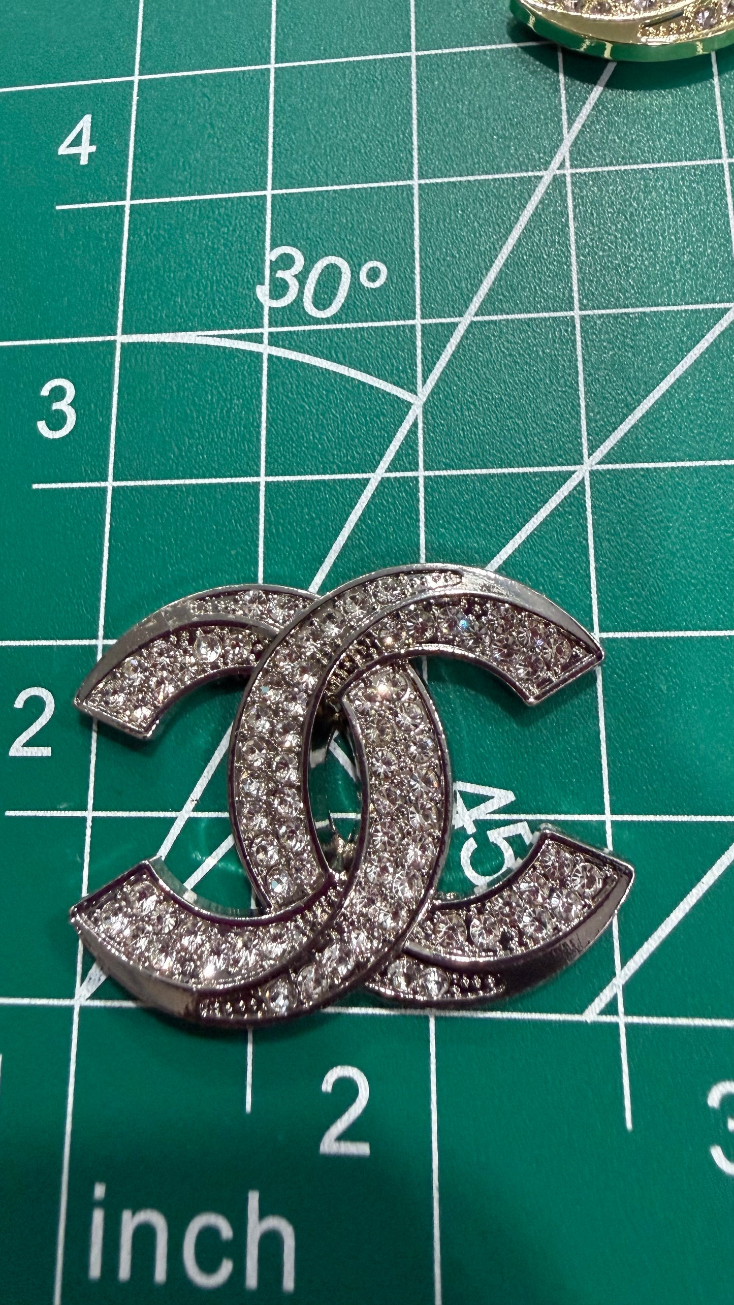 Luxury flat back charms C 3