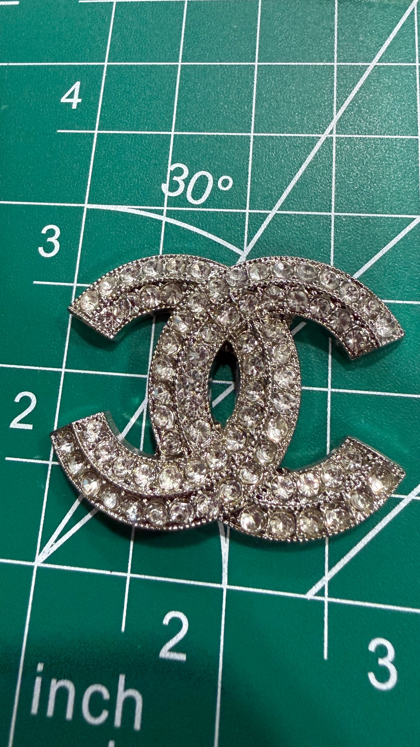 Luxury flat back charms C 3