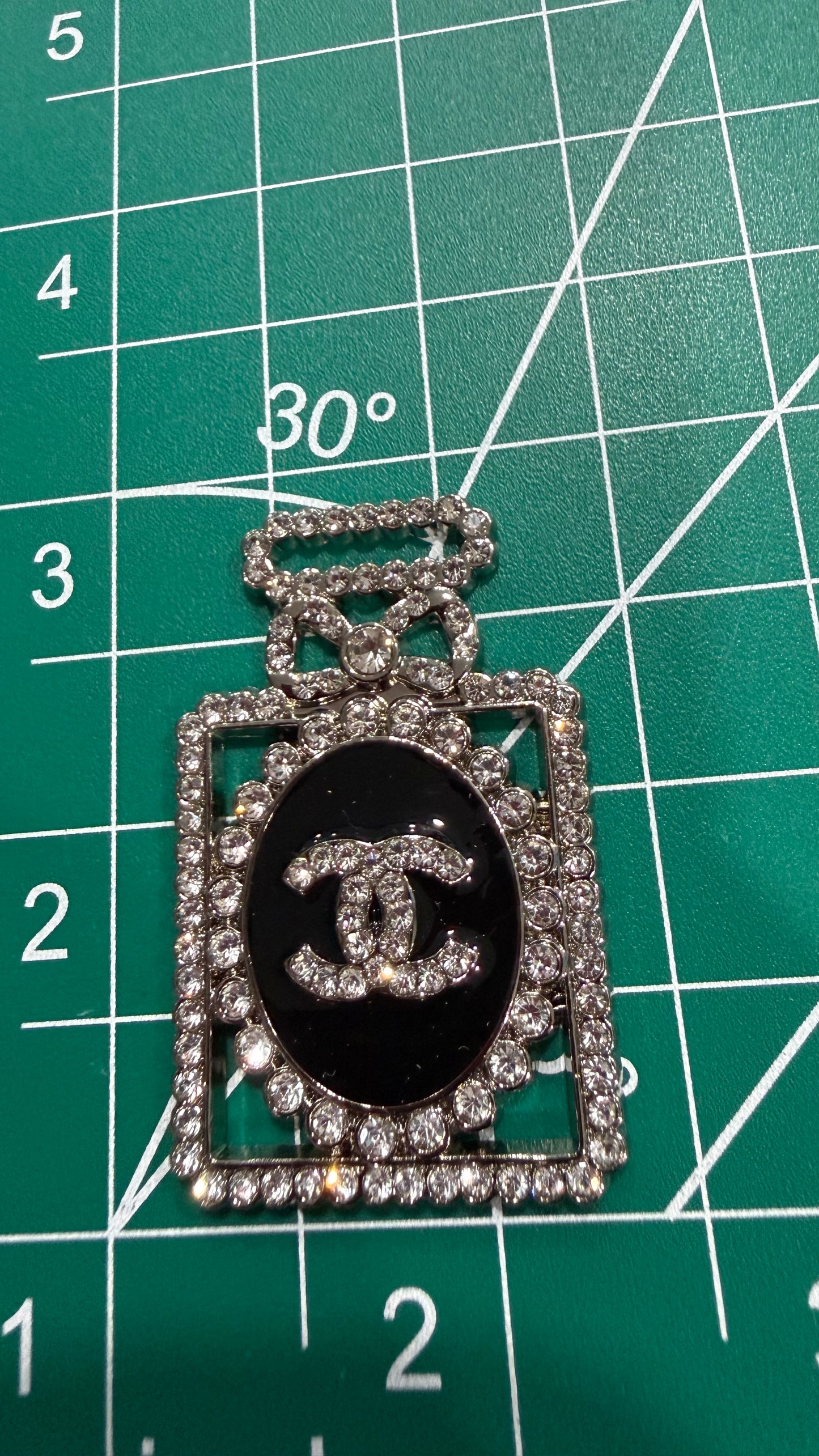 Luxury flat back charms C 3