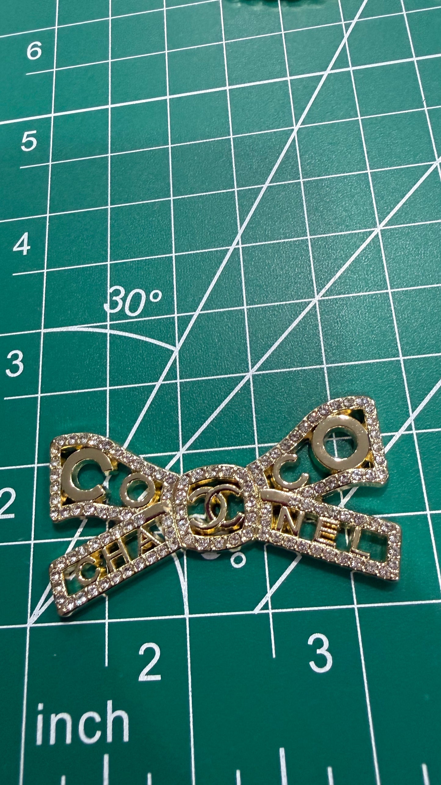 Luxury flat back charms C 3