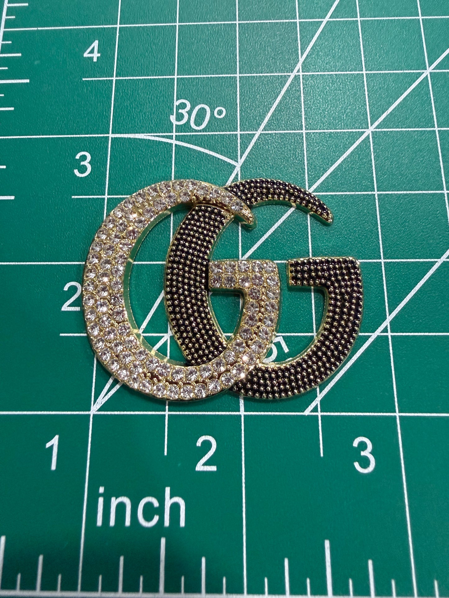 Luxury flat back charms Gu