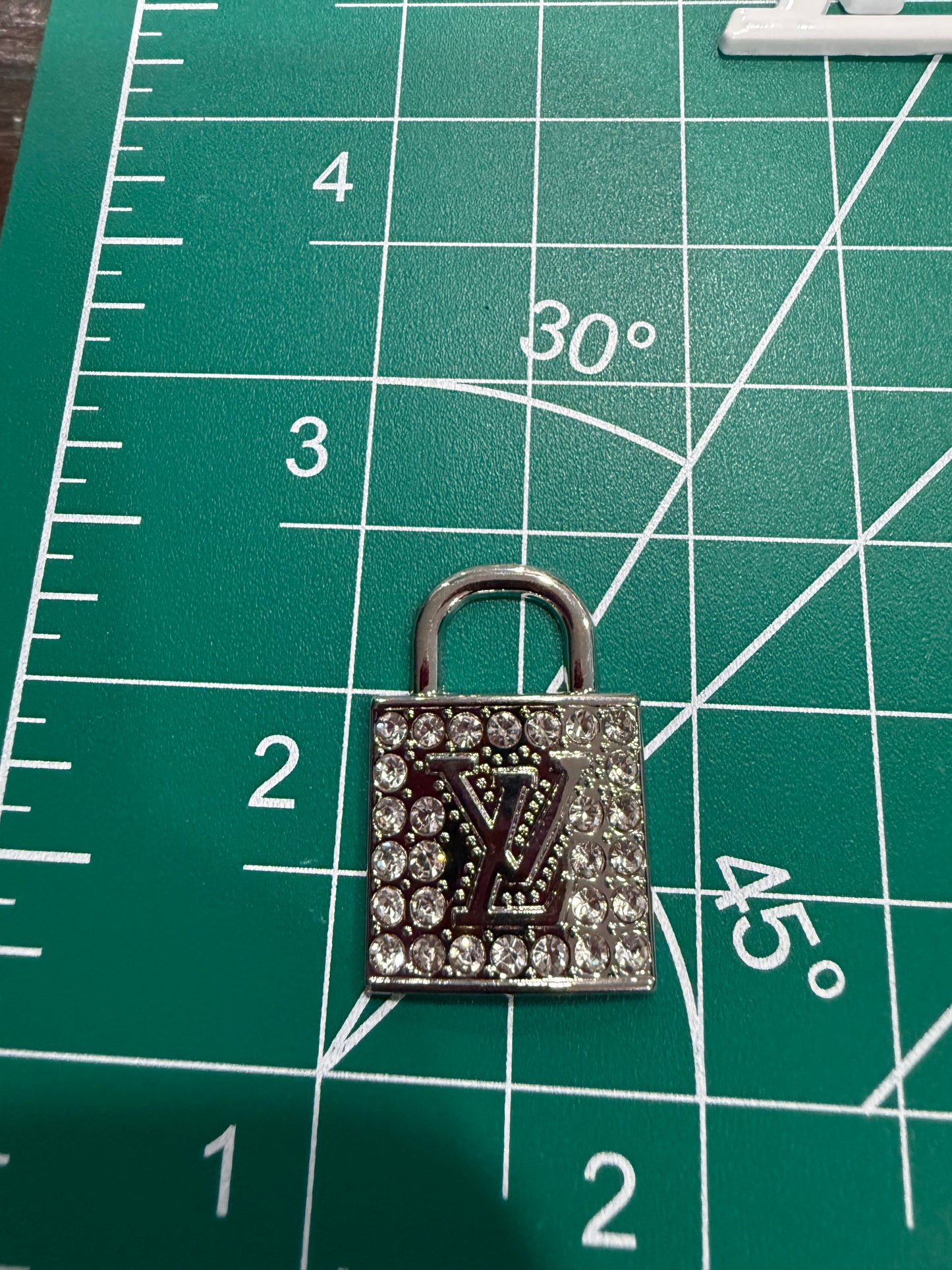 Luxury flat back charms L