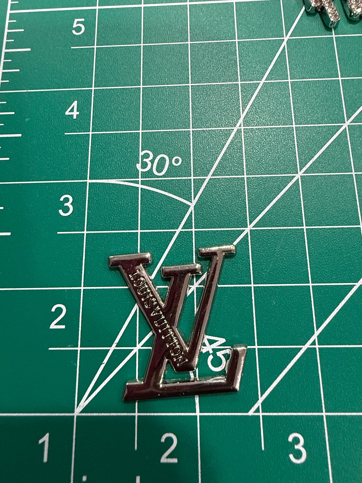 Luxury flat back charms L