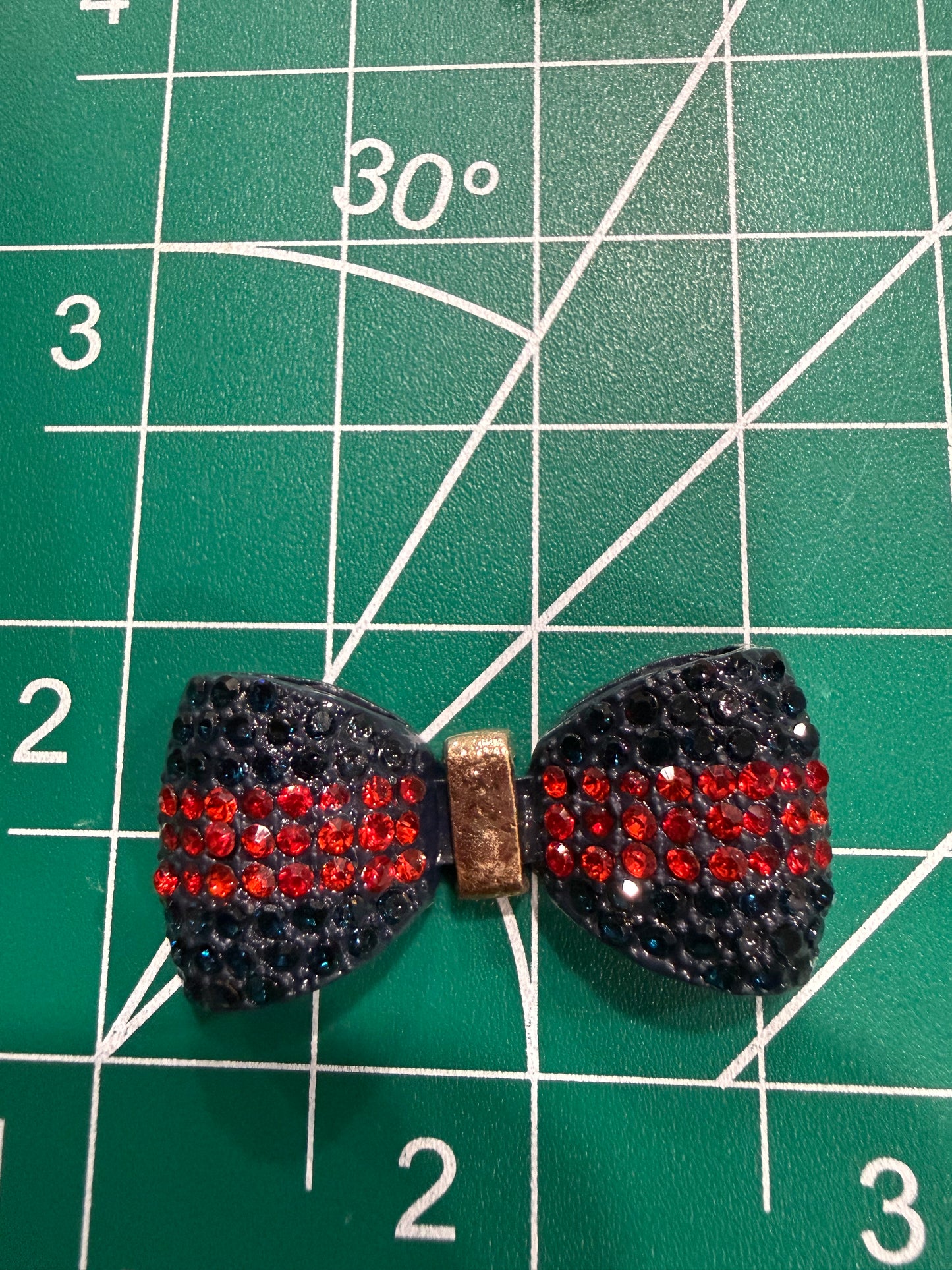 Luxury flat back charms Gu