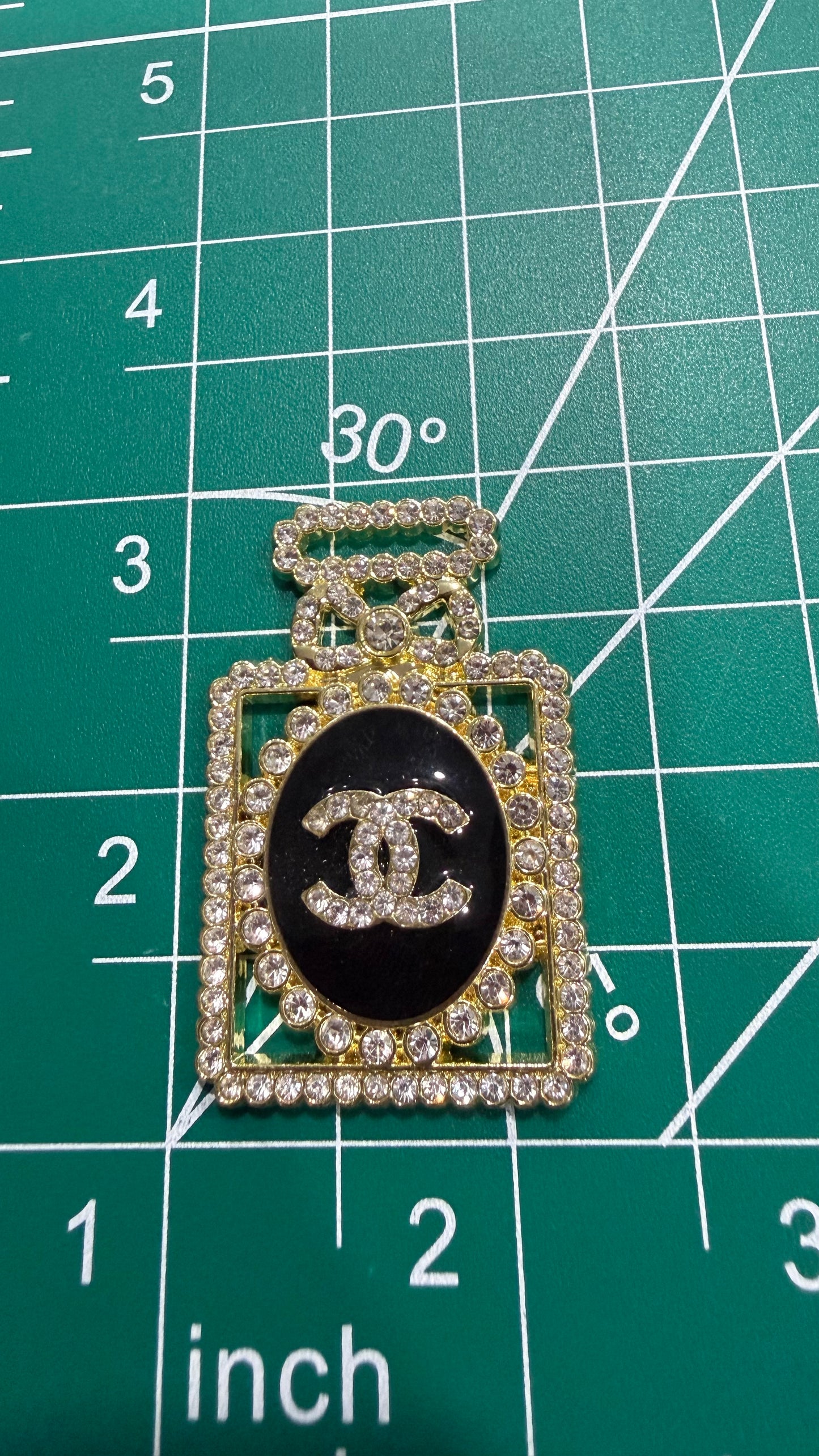 Luxury flat back charms C 3