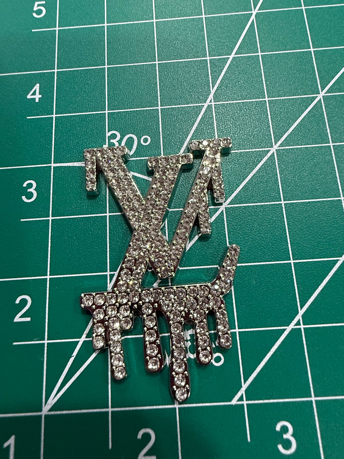 Luxury flat back charms L