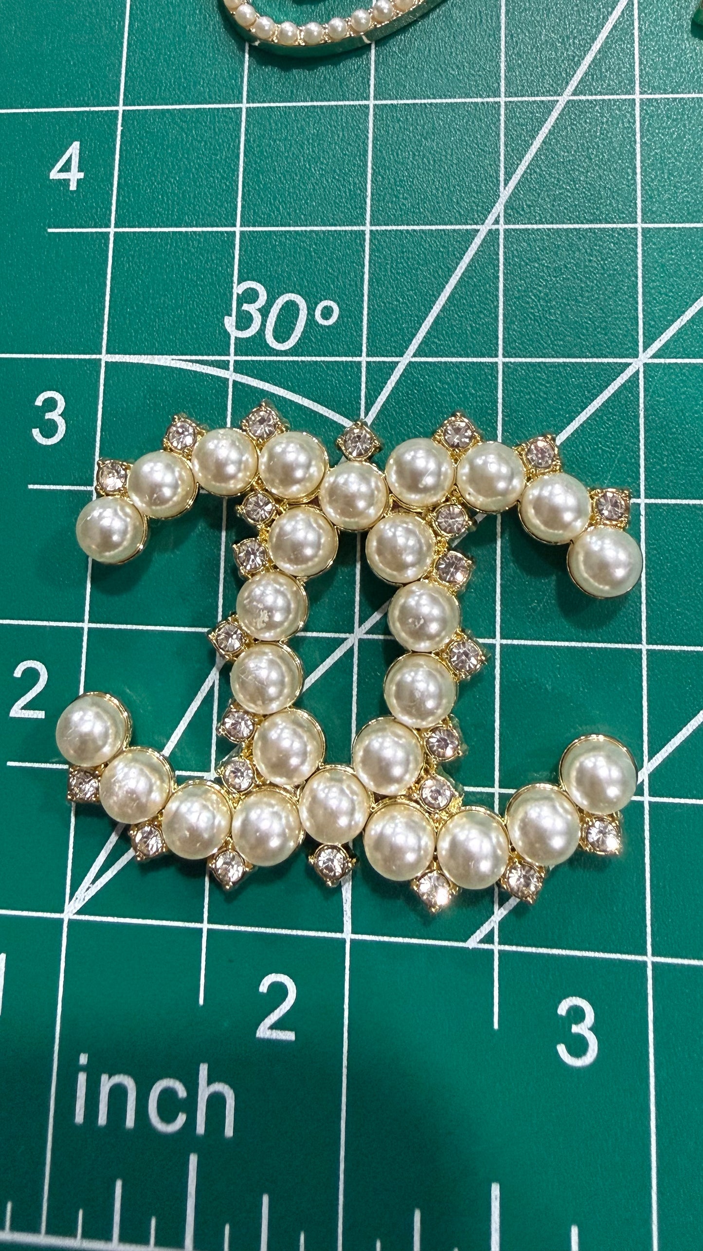 Luxury flat back charms C 3