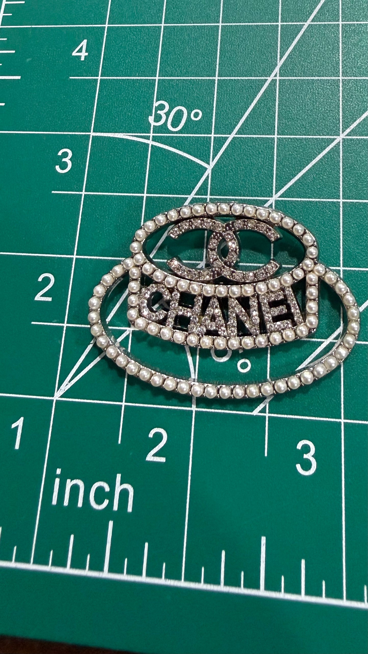 Luxury flat back charms C 3