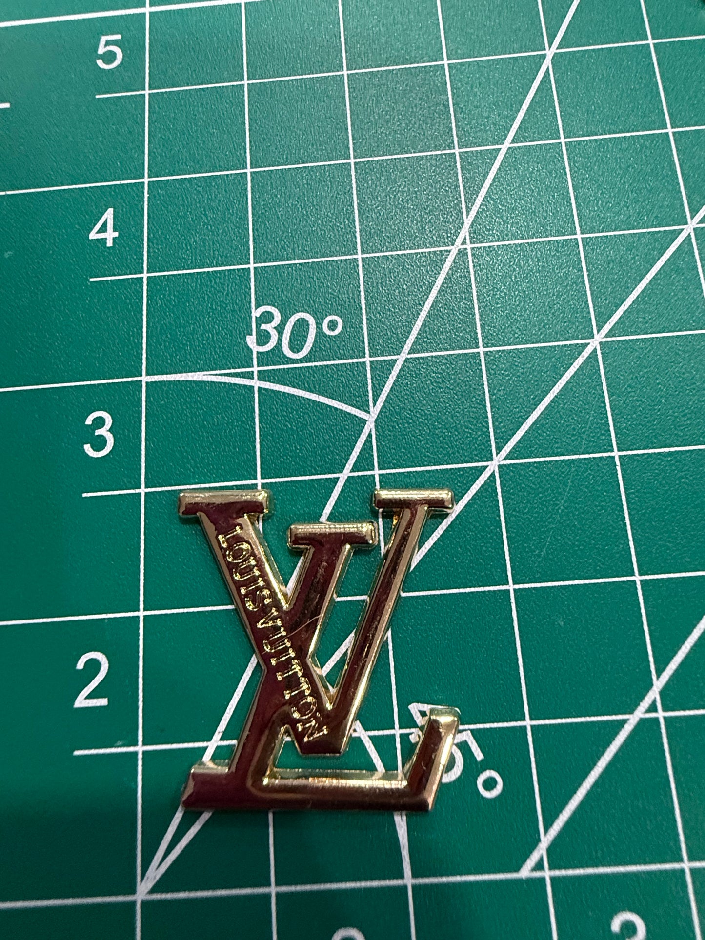 Luxury flat back charms L