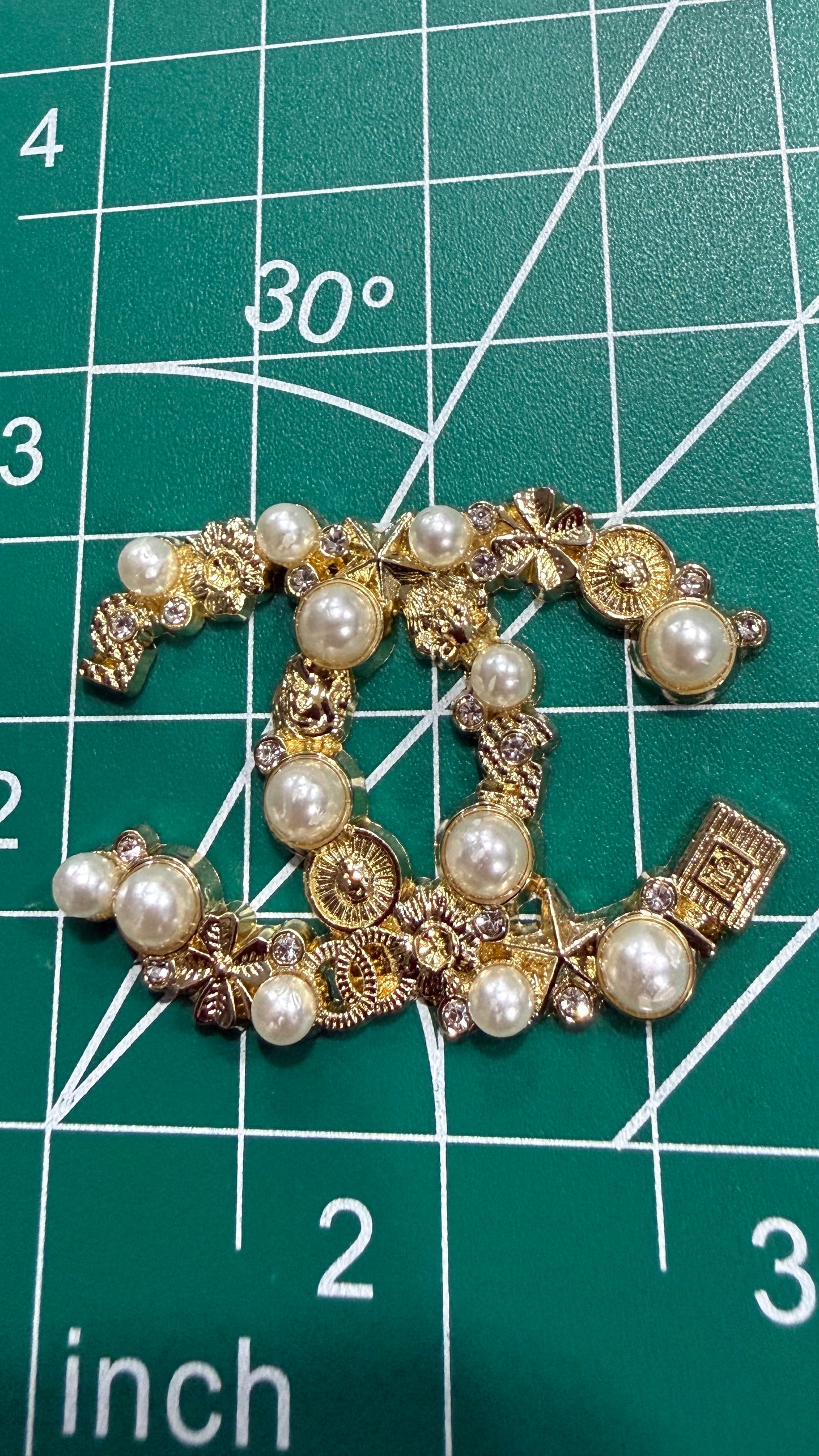 Luxury flat back charms C 3
